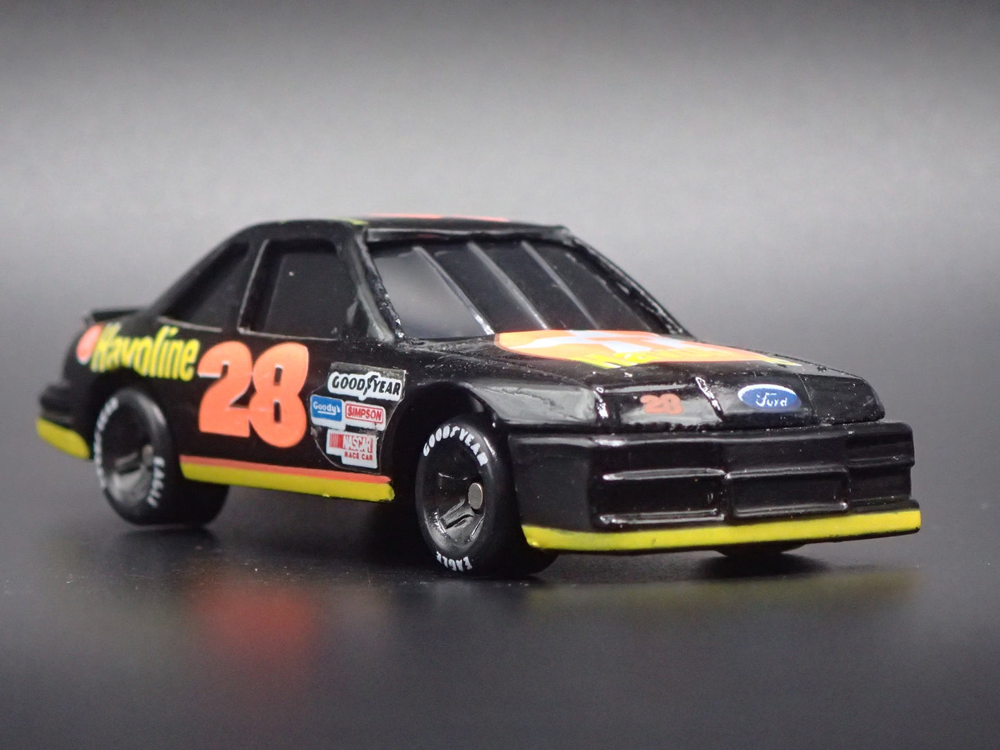 1992 92 FORD THUNDERBIRD 28 DAVEY ALLISON NASCAR 1/64 SCALE DIECAST MODEL CAR