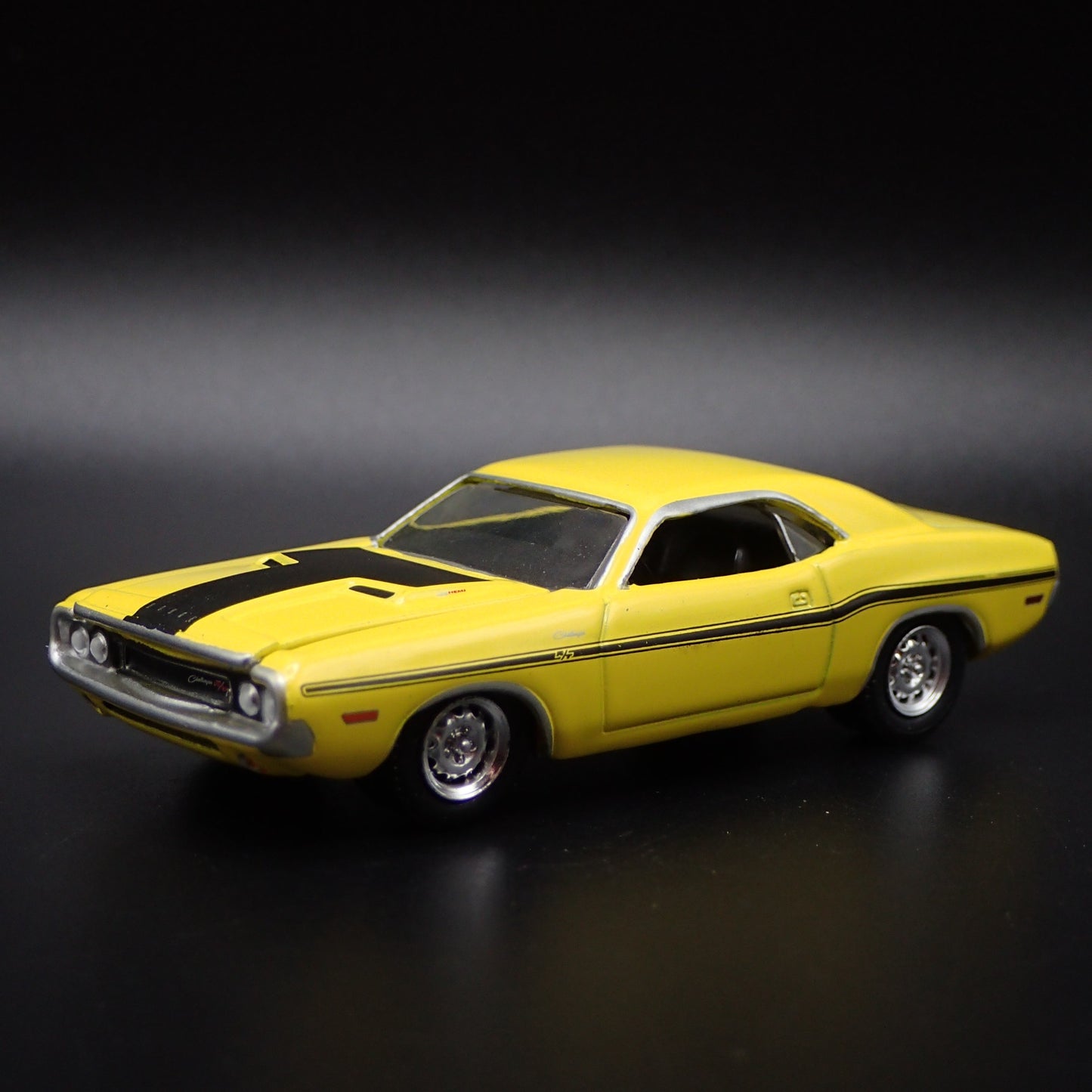 1970 70 DODGE CHALLENGER MUSCLE 1:64 SCALE COLLECTIBLE DISPLAY DIECAST MODEL CAR