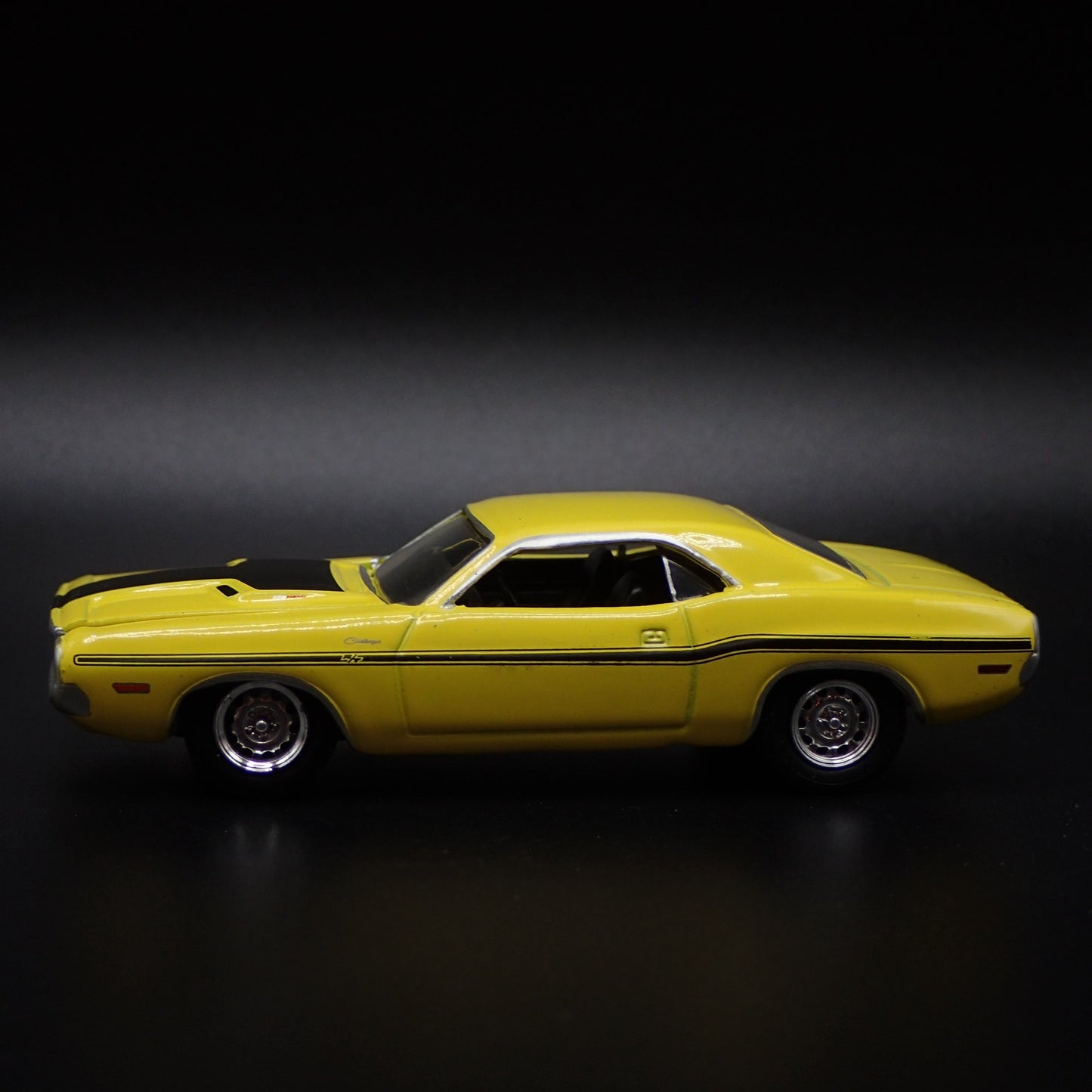 1970 70 DODGE CHALLENGER MUSCLE 1:64 SCALE COLLECTIBLE DISPLAY DIECAST MODEL CAR
