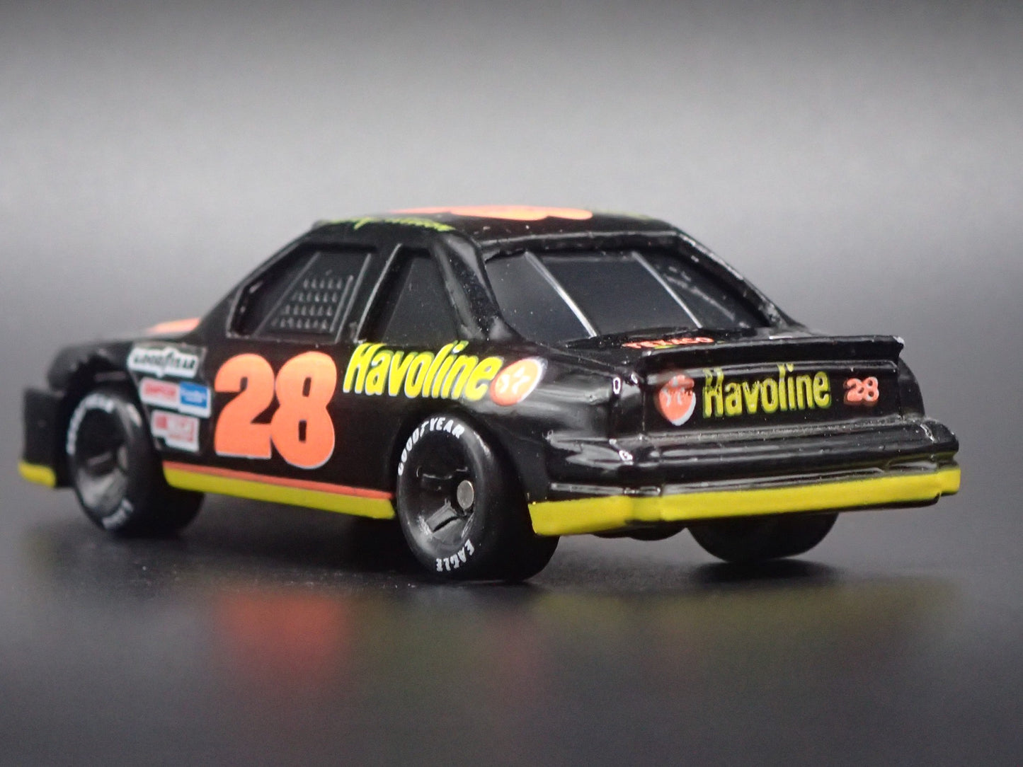 1992 92 FORD THUNDERBIRD 28 DAVEY ALLISON NASCAR 1/64 SCALE DIECAST MODEL CAR