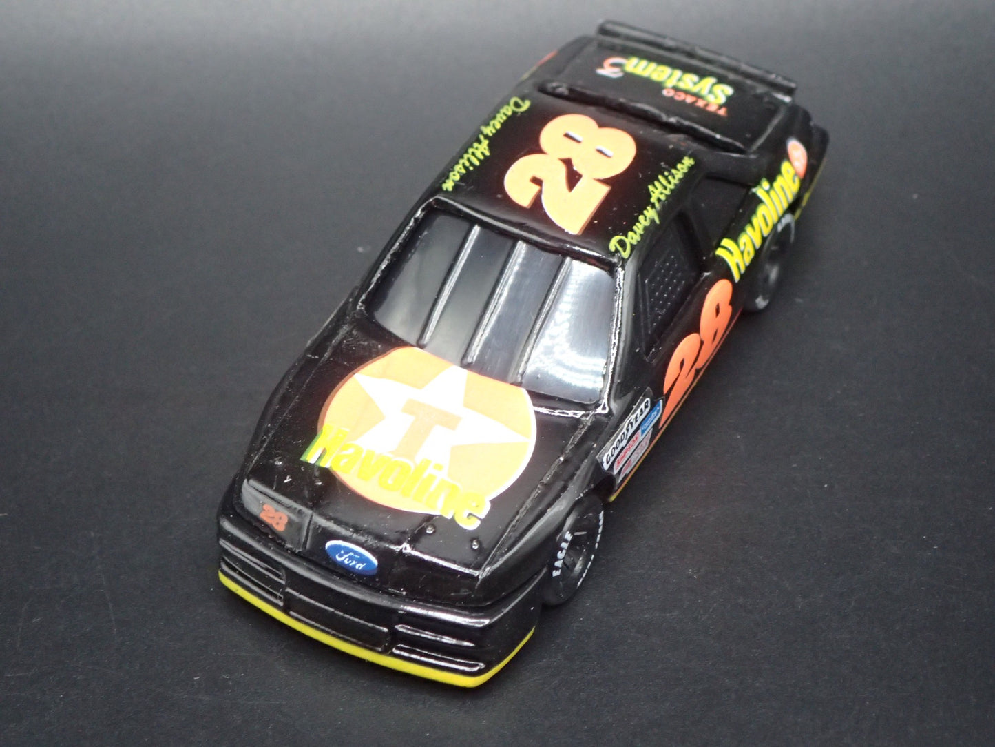 1992 92 FORD THUNDERBIRD 28 DAVEY ALLISON NASCAR 1/64 SCALE DIECAST MODEL CAR