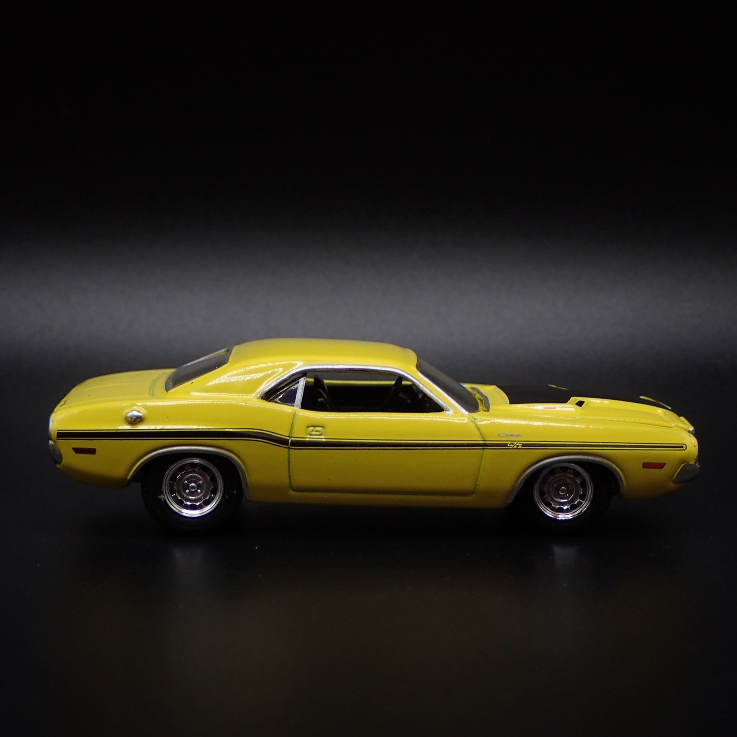 1970 70 DODGE CHALLENGER MUSCLE 1:64 SCALE COLLECTIBLE DISPLAY DIECAST MODEL CAR