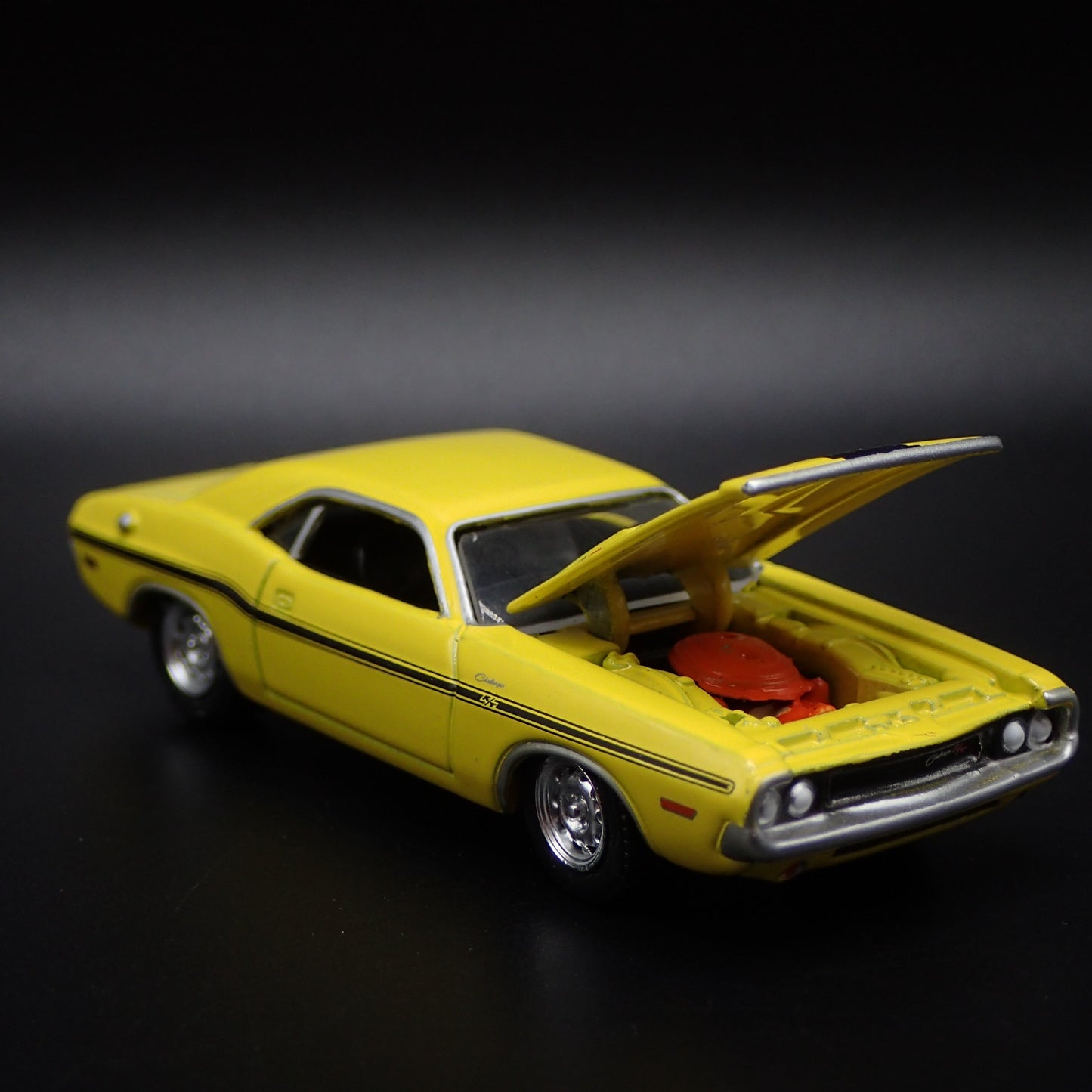 1970 70 DODGE CHALLENGER MUSCLE 1:64 SCALE COLLECTIBLE DISPLAY DIECAST MODEL CAR