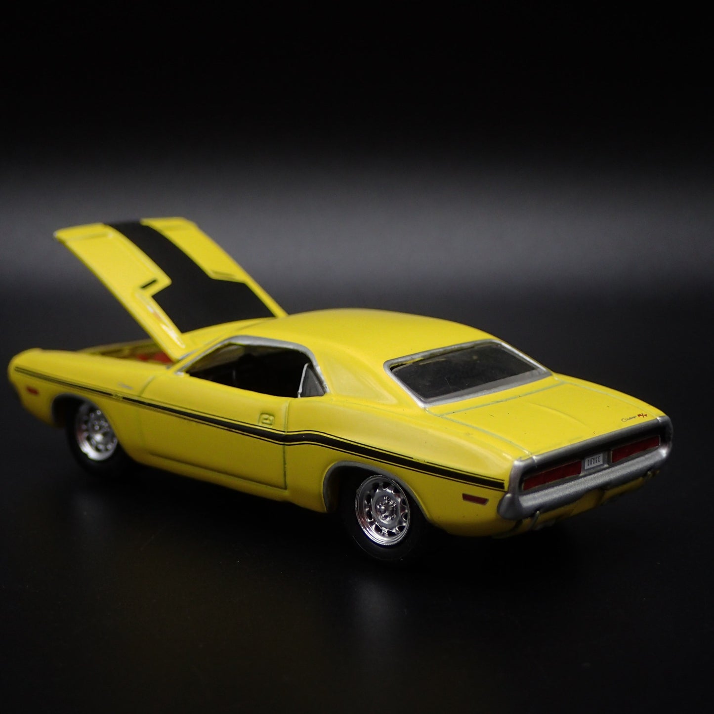 1970 70 DODGE CHALLENGER MUSCLE 1:64 SCALE COLLECTIBLE DISPLAY DIECAST MODEL CAR