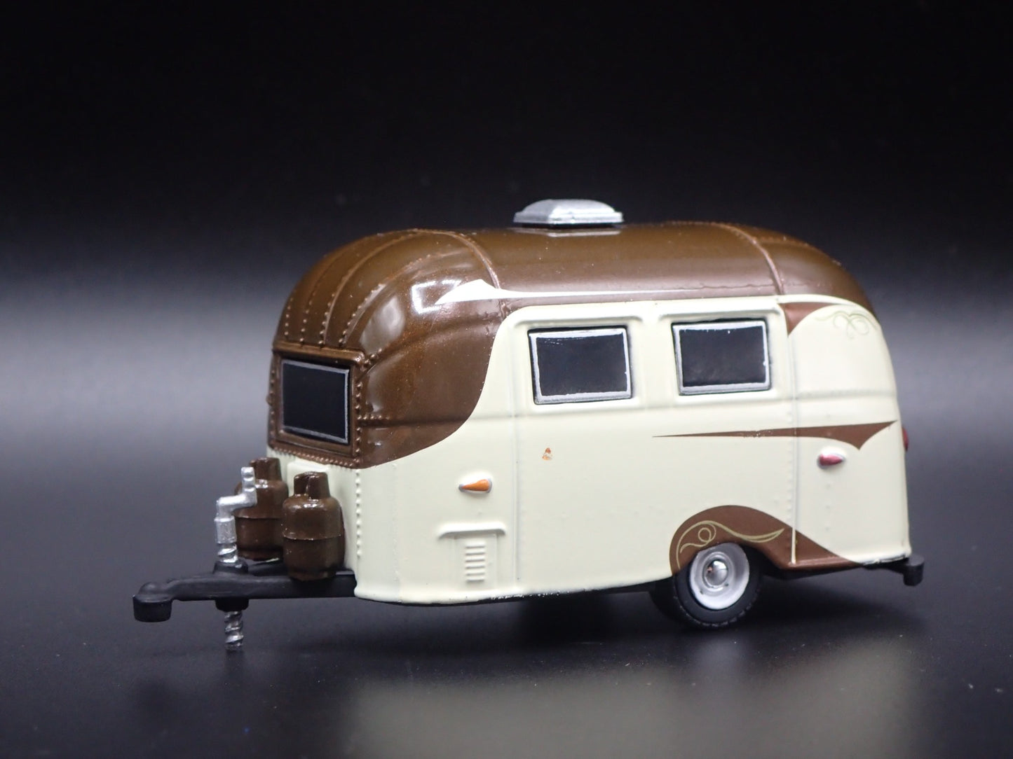 AIRSTREAM 16' BAMBI SPORT TRAILER CAMPER 1/64 SCALE DIORAMA DIECAST MODEL CAR