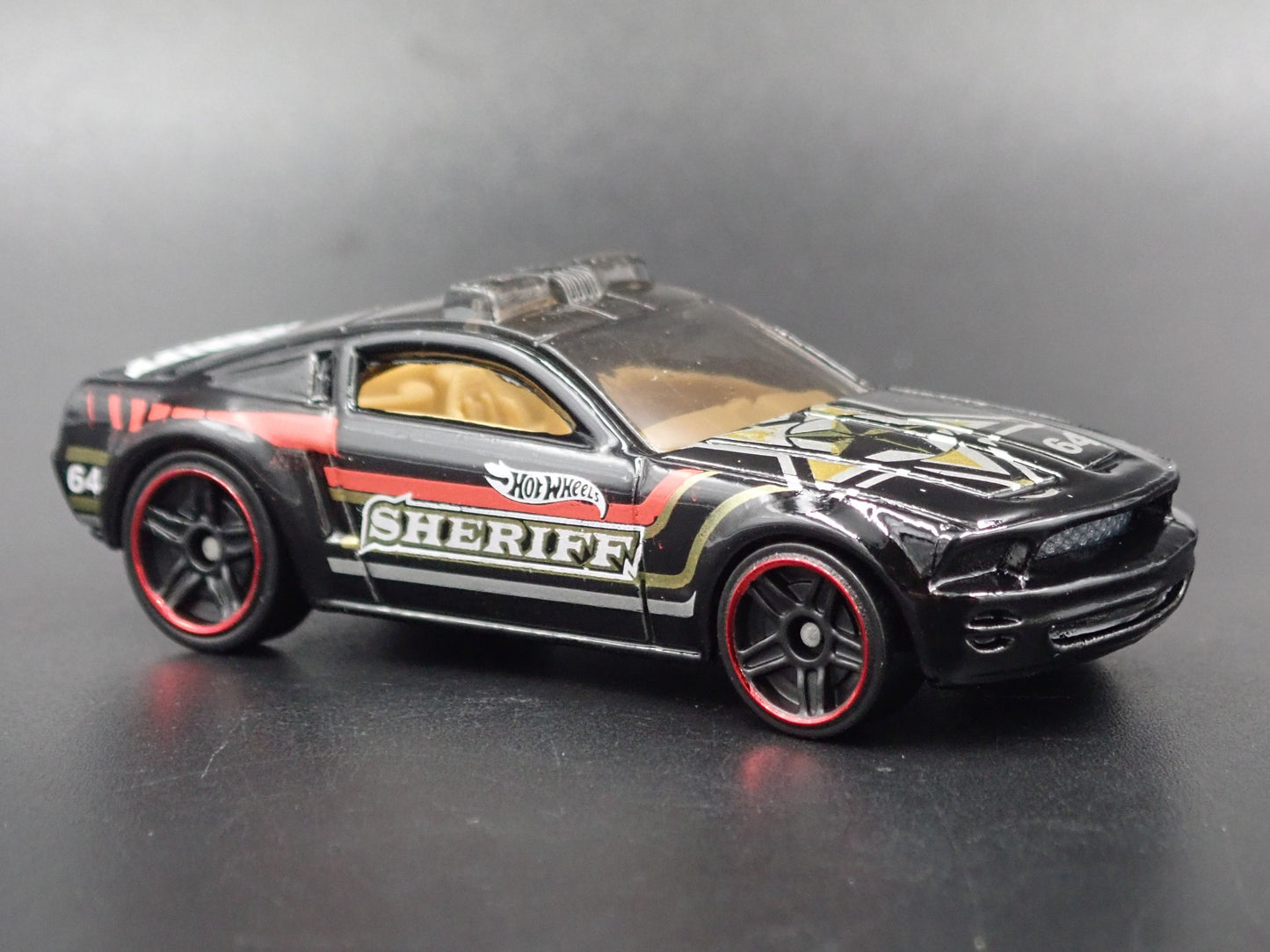 2005 05 FORD MUSTANG GT CONCEPT SHERIFF 1:64 SCALE DIORAMA DIECAST MODEL CAR