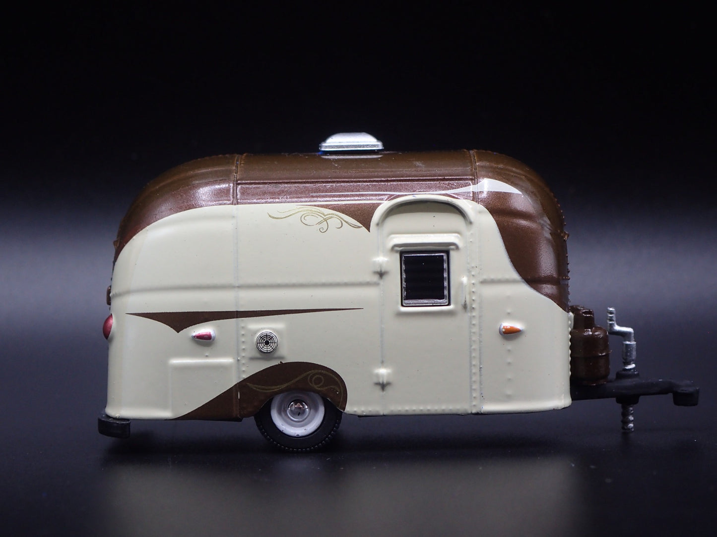AIRSTREAM 16' BAMBI SPORT TRAILER CAMPER 1/64 SCALE DIORAMA DIECAST MODEL CAR