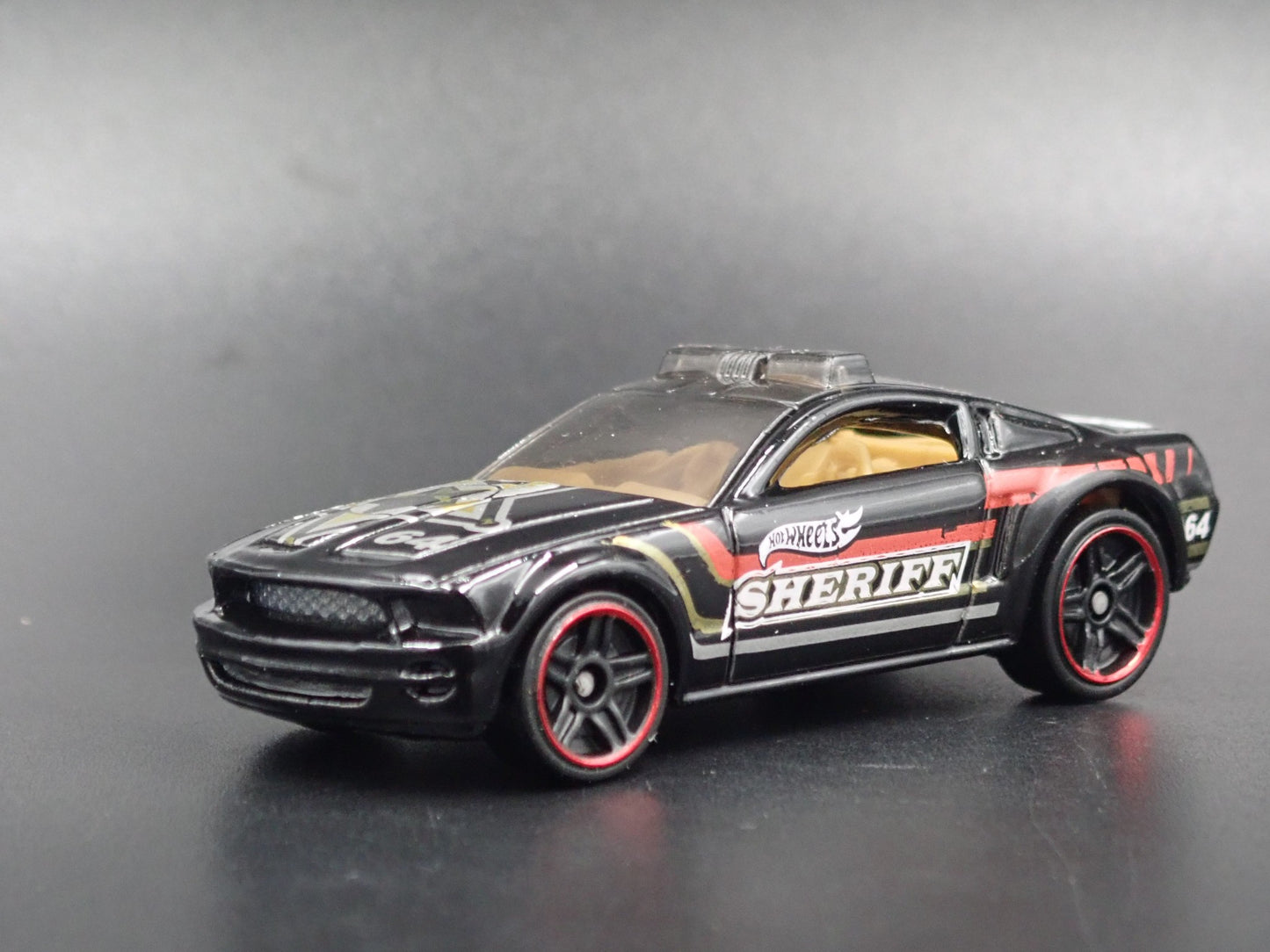 2005 05 FORD MUSTANG GT CONCEPT SHERIFF 1:64 SCALE DIORAMA DIECAST MODEL CAR