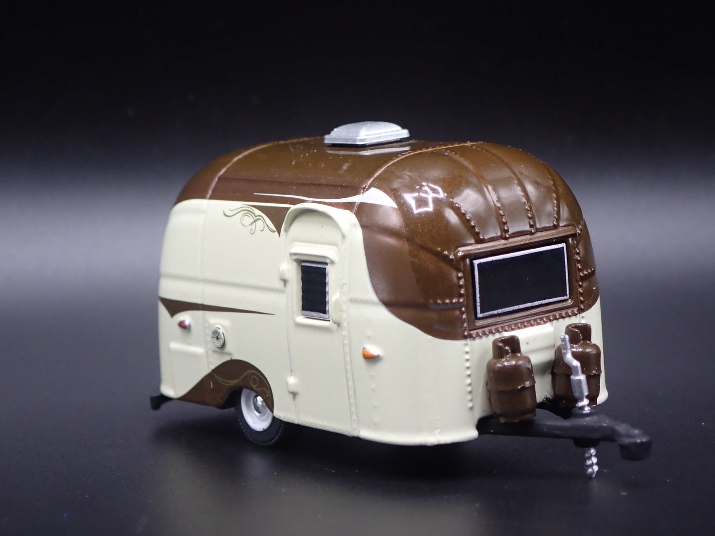 AIRSTREAM 16' BAMBI SPORT TRAILER CAMPER 1/64 SCALE DIORAMA DIECAST MODEL CAR