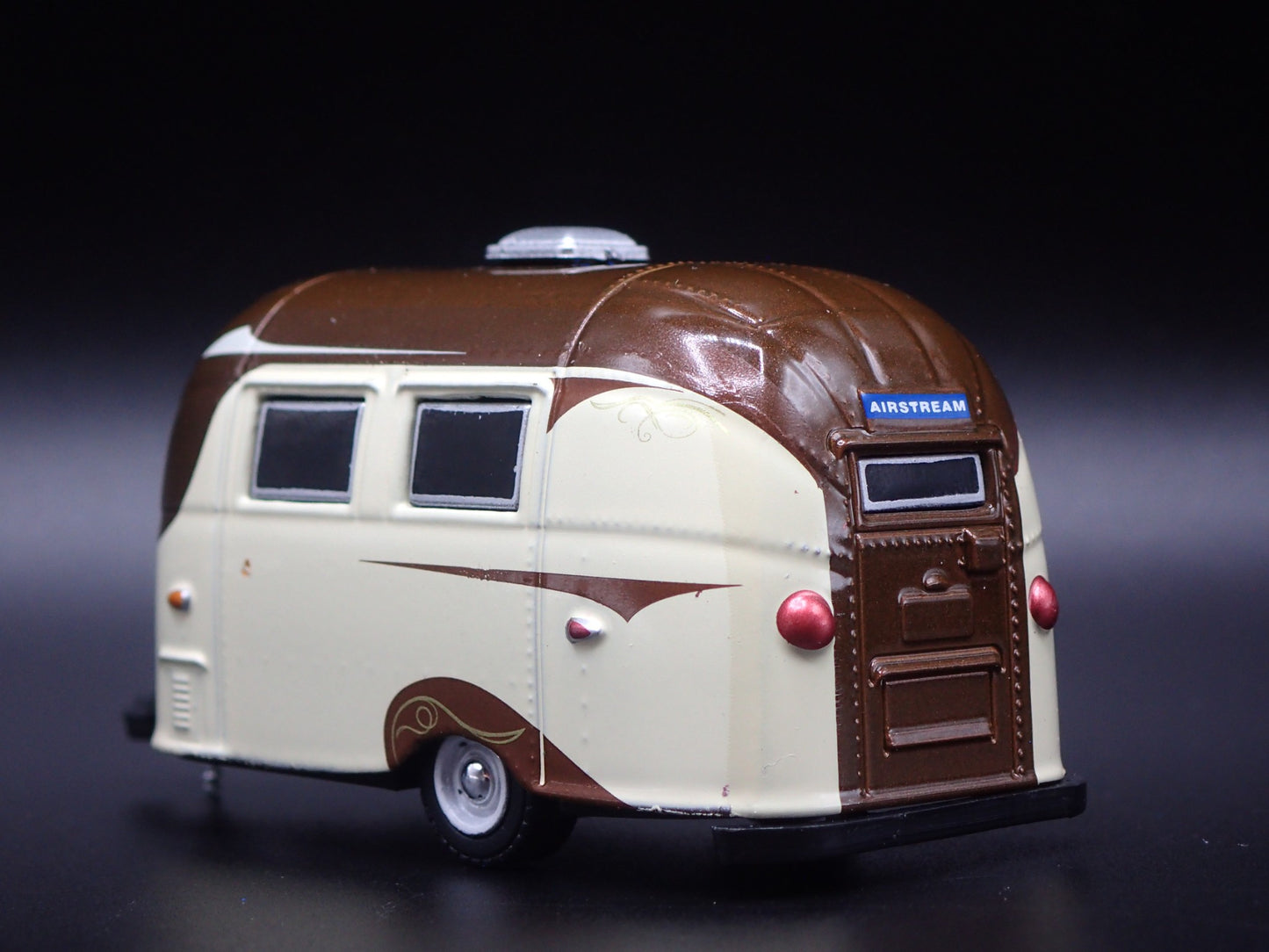 AIRSTREAM 16' BAMBI SPORT TRAILER CAMPER 1/64 SCALE DIORAMA DIECAST MODEL CAR