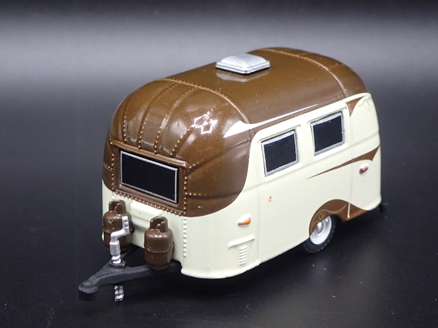 AIRSTREAM 16' BAMBI SPORT TRAILER CAMPER 1/64 SCALE DIORAMA DIECAST MODEL CAR