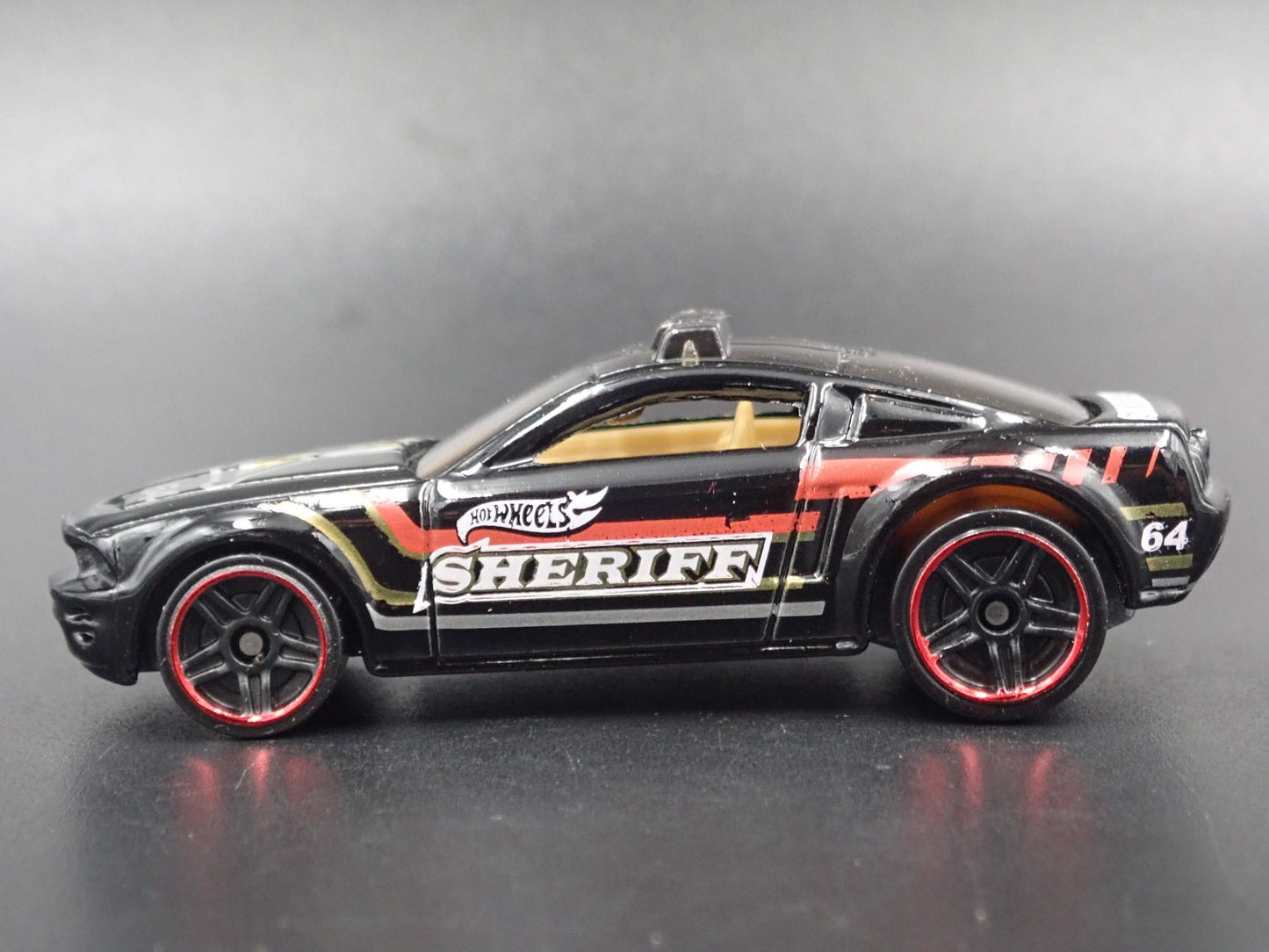 2005 05 FORD MUSTANG GT CONCEPT SHERIFF 1:64 SCALE DIORAMA DIECAST MODEL CAR