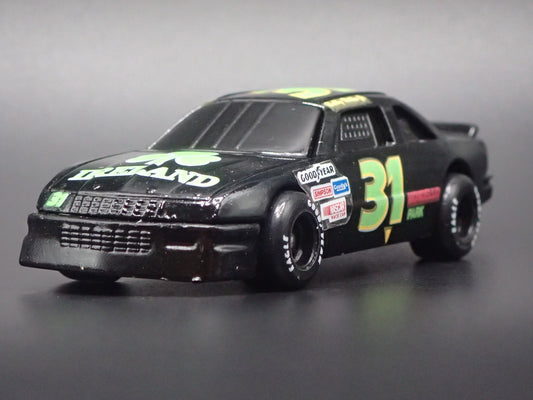 1992 92 CHEVY LUMINA #31 BOBBY HILLIN JR NASCAR 1:64 SCALE DIECAST MODEL CAR