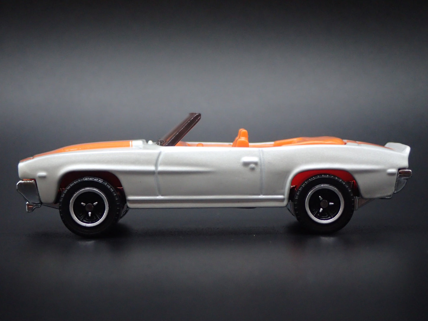 1969 69 CHEVY CHEVROLET CAMARO SS 396 CONVERTIBLE 1/64 SCALE DIECAST MODEL CAR