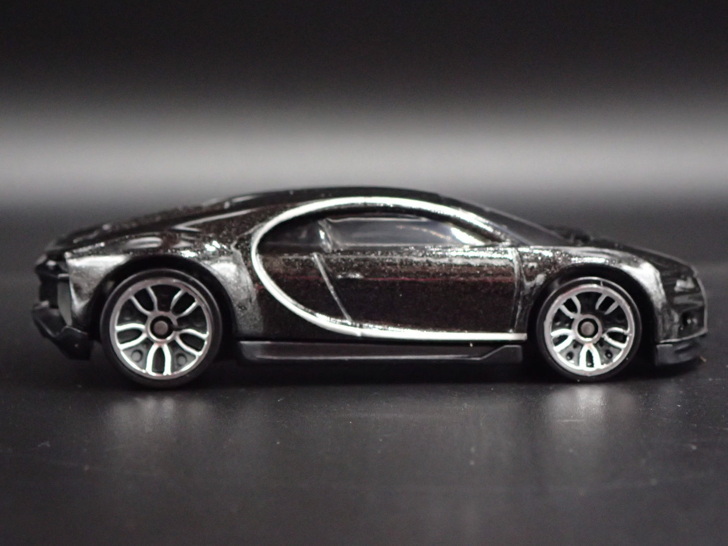 2016-2024 BUGATTI CHIRON SUPER CAR BLACK 1:64 SCALE DIORAMA DIECAST MODEL CAR