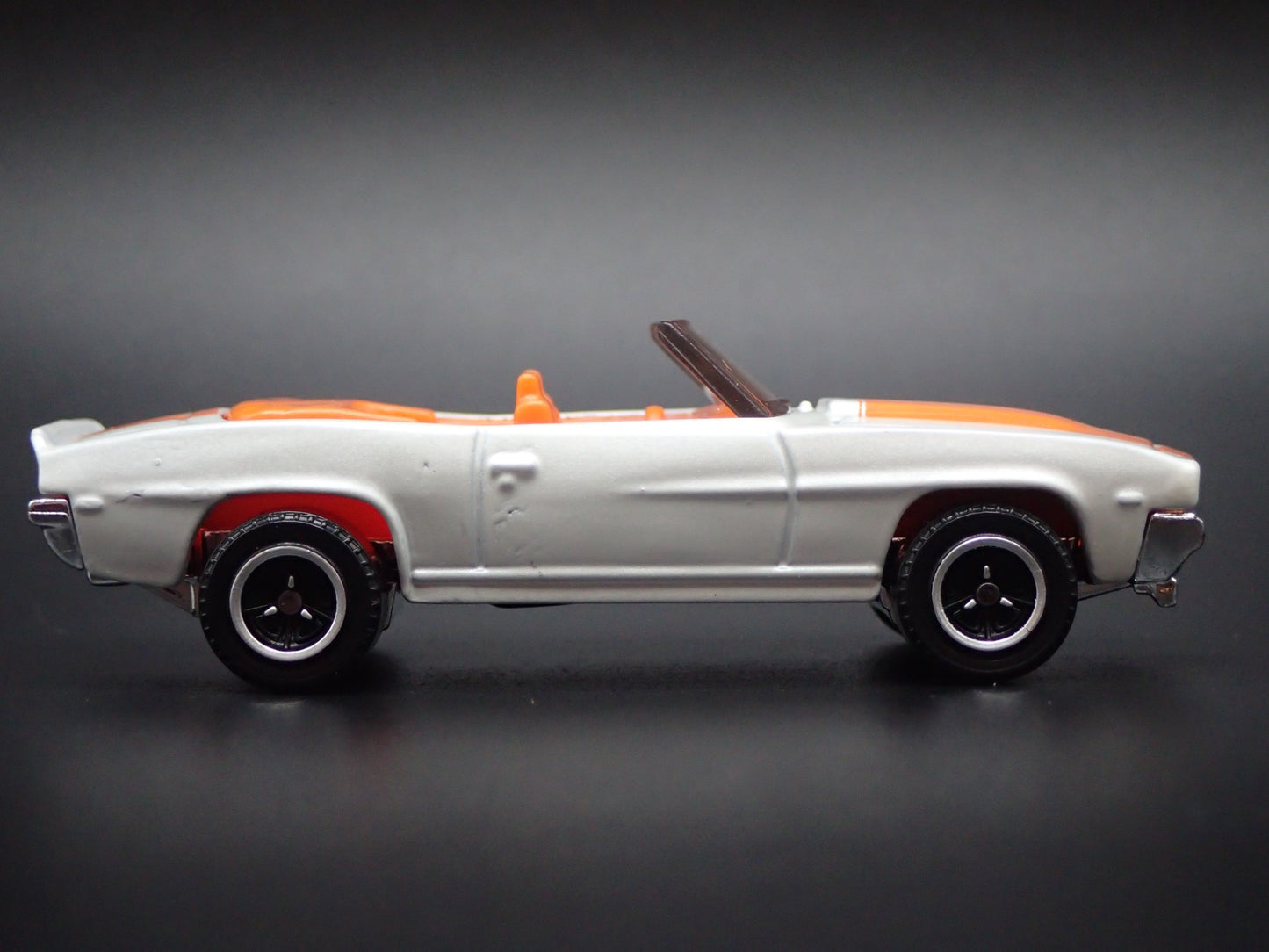 1969 69 CHEVY CHEVROLET CAMARO SS 396 CONVERTIBLE 1/64 SCALE DIECAST MODEL CAR