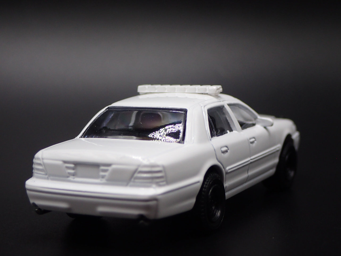 1998-2009 FORD CROWN VICTORIA POLICE INTERCEPTOR 1:64 SCALE DIECAST MODEL CAR