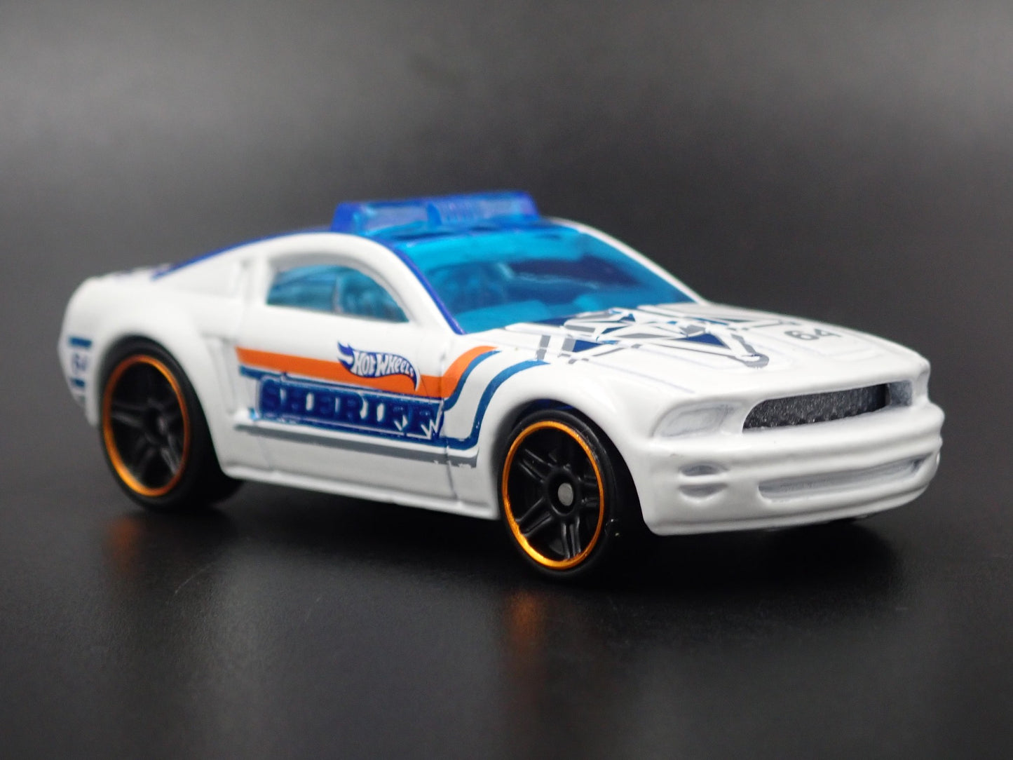 2005 05 FORD MUSTANG GT CONCEPT SHERIFF 1:64 SCALE DIORAMA DIECAST MODEL CAR