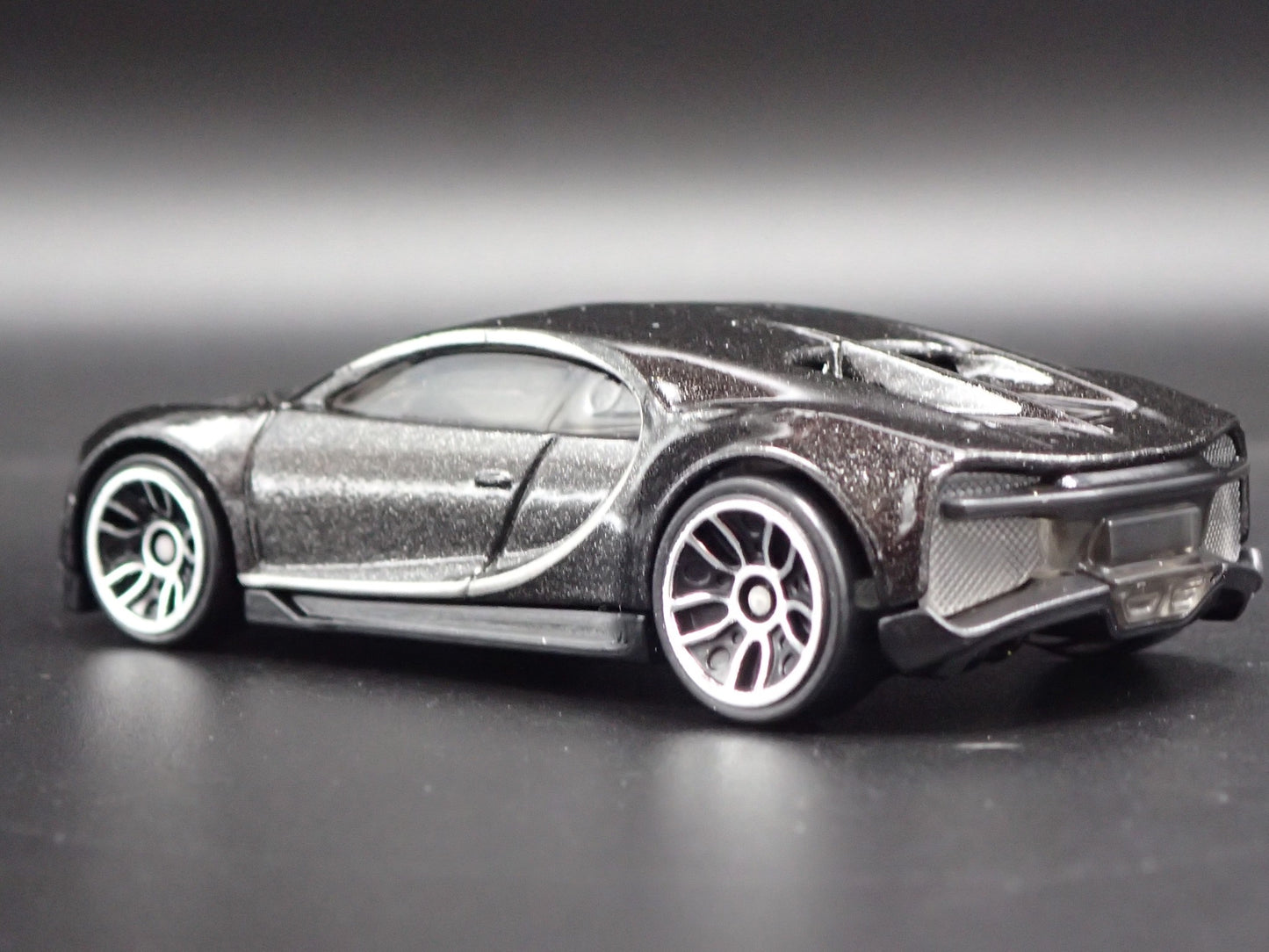 2016-2024 BUGATTI CHIRON SUPER CAR BLACK 1:64 SCALE DIORAMA DIECAST MODEL CAR