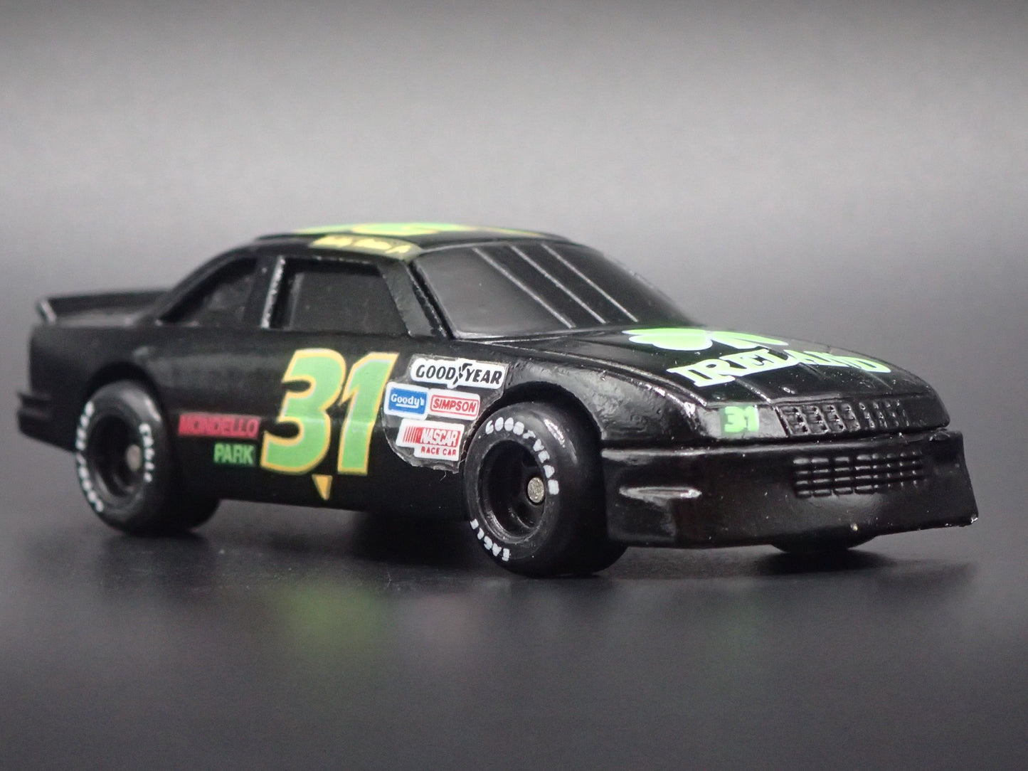 1992 92 CHEVY LUMINA #31 BOBBY HILLIN JR NASCAR 1:64 SCALE DIECAST MODEL CAR