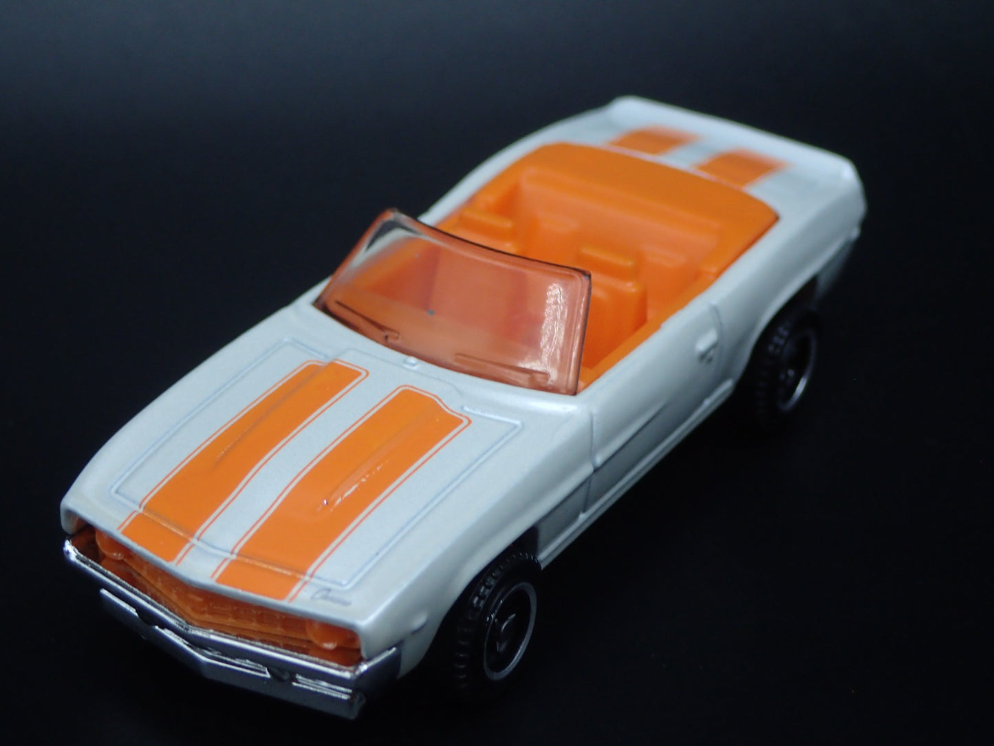 1969 69 CHEVY CHEVROLET CAMARO SS 396 CONVERTIBLE 1/64 SCALE DIECAST MODEL CAR