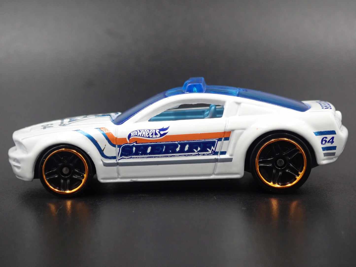 2005 05 FORD MUSTANG GT CONCEPT SHERIFF 1:64 SCALE DIORAMA DIECAST MODEL CAR