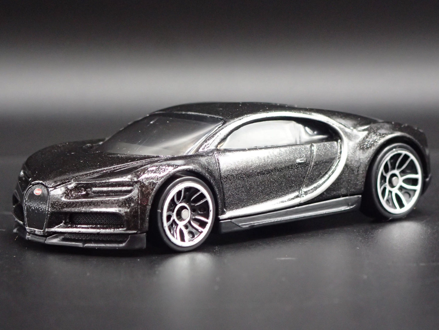 2016-2024 BUGATTI CHIRON SUPER CAR BLACK 1:64 SCALE DIORAMA DIECAST MODEL CAR