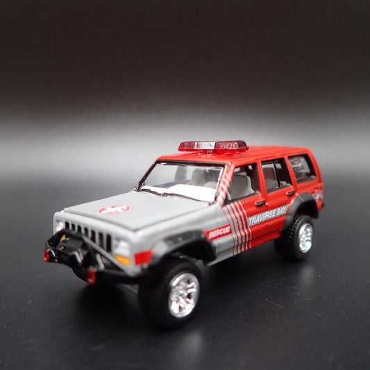JEEP CHEROKEE XJ TRAVERSE BAY WATER RESCUE W/ HITCH 1:64 SCALE DIECAST MODEL CAR