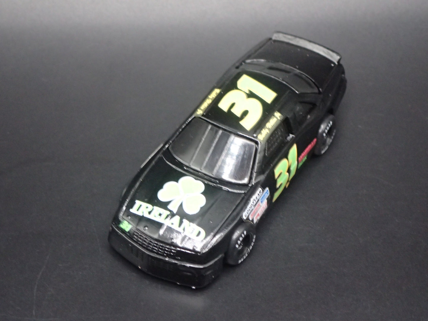 1992 92 CHEVY LUMINA #31 BOBBY HILLIN JR NASCAR 1:64 SCALE DIECAST MODEL CAR