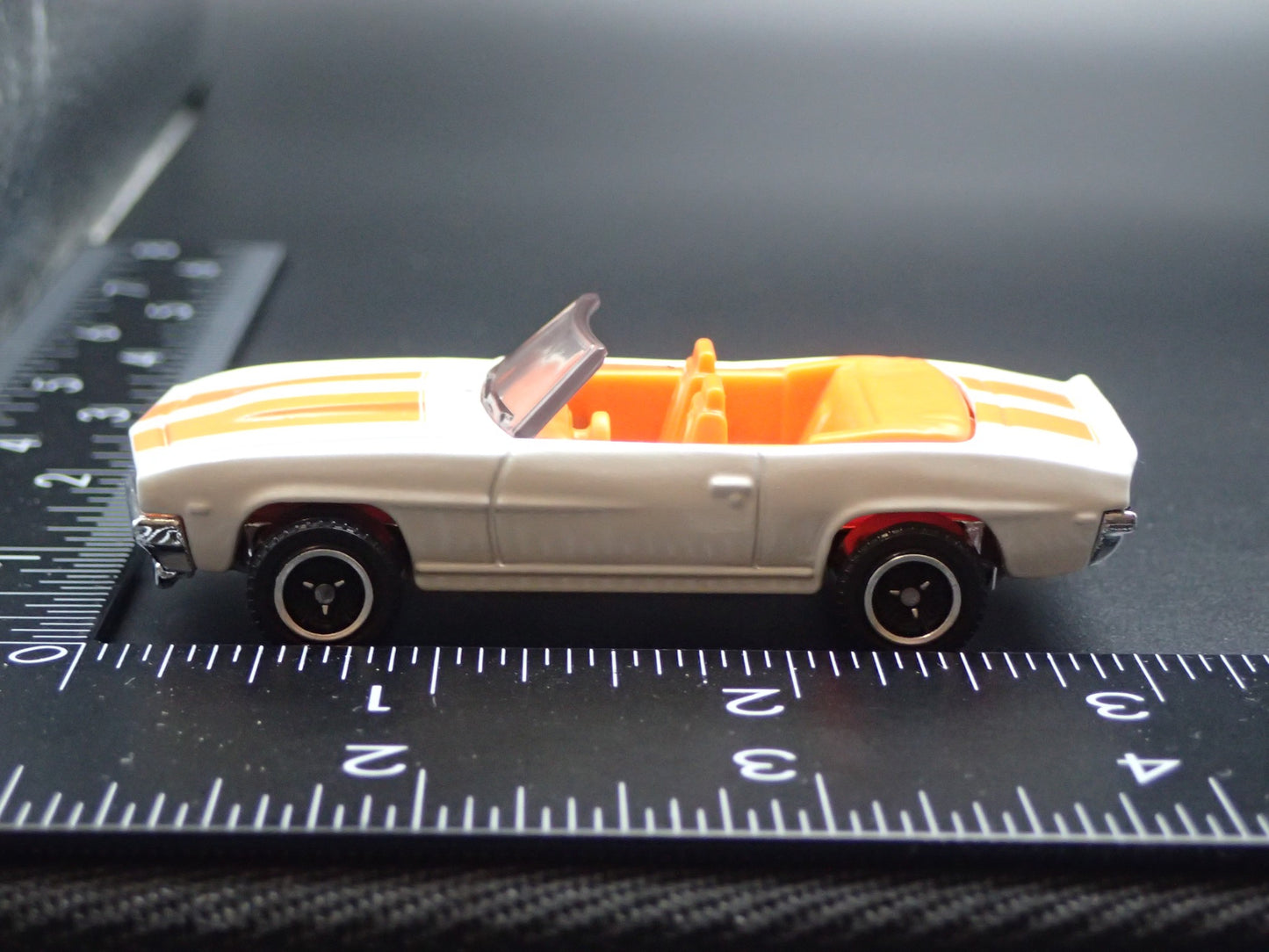 1969 69 CHEVY CHEVROLET CAMARO SS 396 CONVERTIBLE 1/64 SCALE DIECAST MODEL CAR