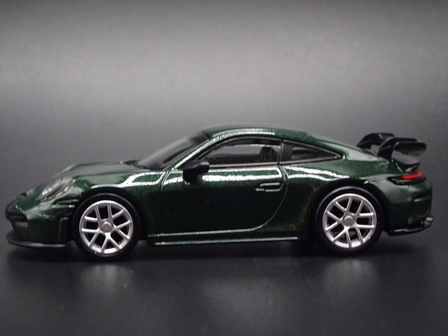 2025-2026 PORSCHE 911 GT3 992.2 GREEN 1:64 SCALE COLLECTIBLE DIECAST MODEL CAR