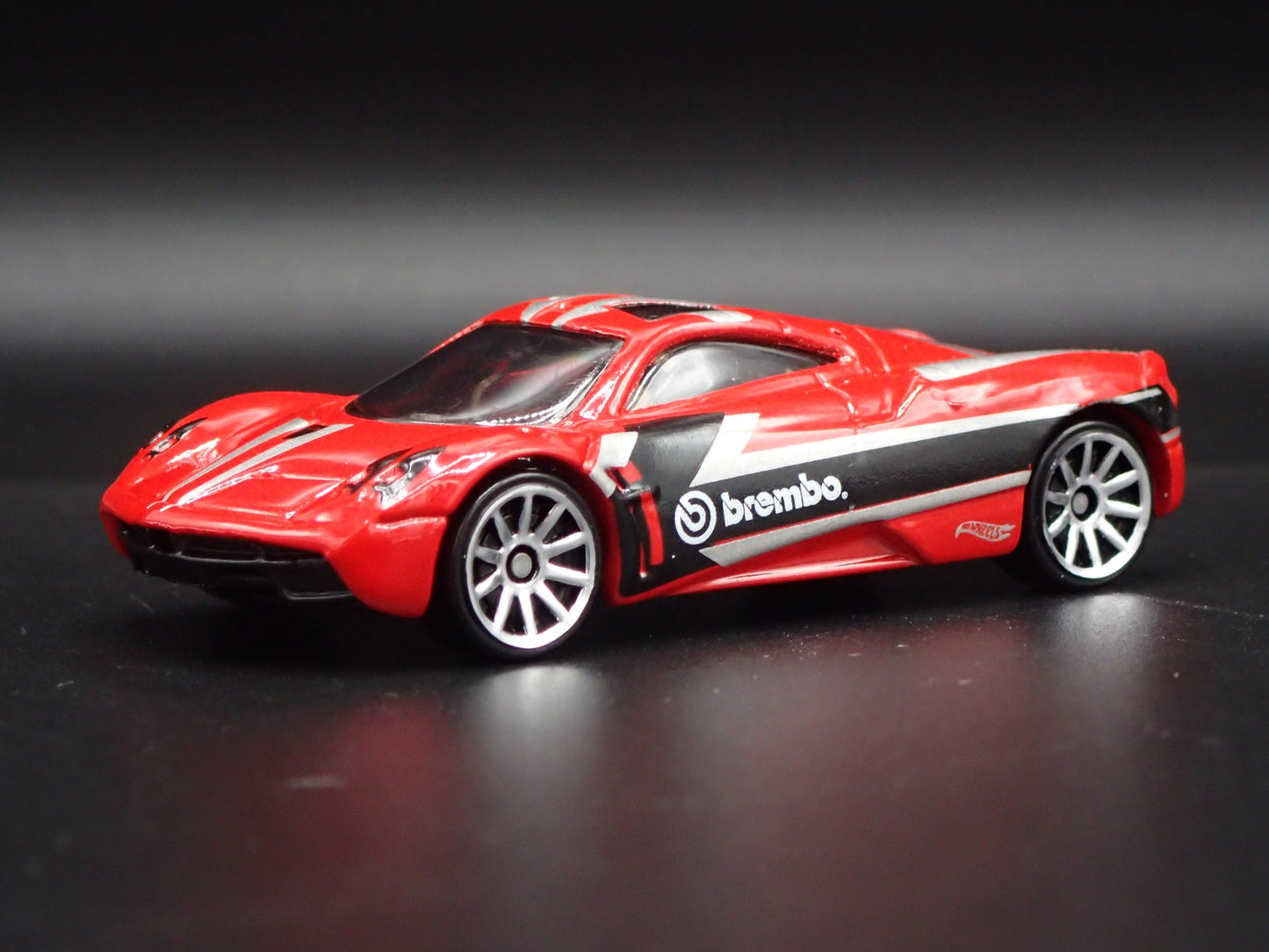 2011-2018 PAGANI HUAYRA SUPER CAR BREMBO 1/64 SCALE DIORAMA DIECAST MODEL CAR