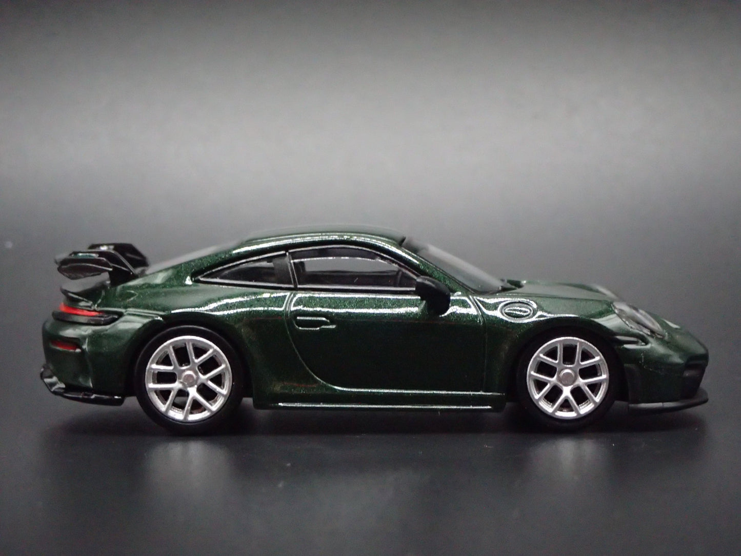 2025-2026 PORSCHE 911 GT3 992.2 GREEN 1:64 SCALE COLLECTIBLE DIECAST MODEL CAR