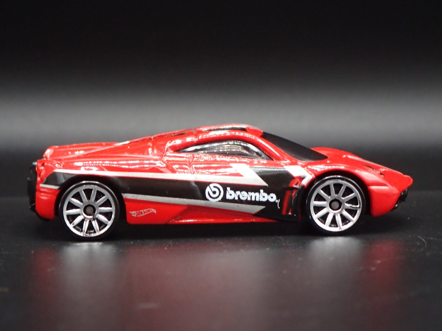 2011-2018 PAGANI HUAYRA SUPER CAR BREMBO 1/64 SCALE DIORAMA DIECAST MODEL CAR