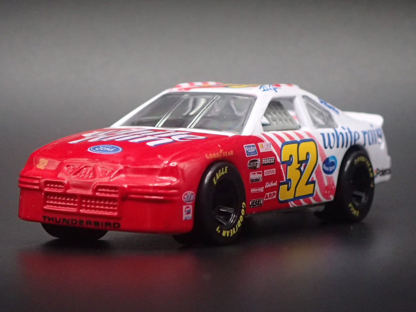 1997 97 FORD THUNDERBIRD 32 DALE JARRETT NASCAR 1:64 SCALE DIECAST MODEL CAR