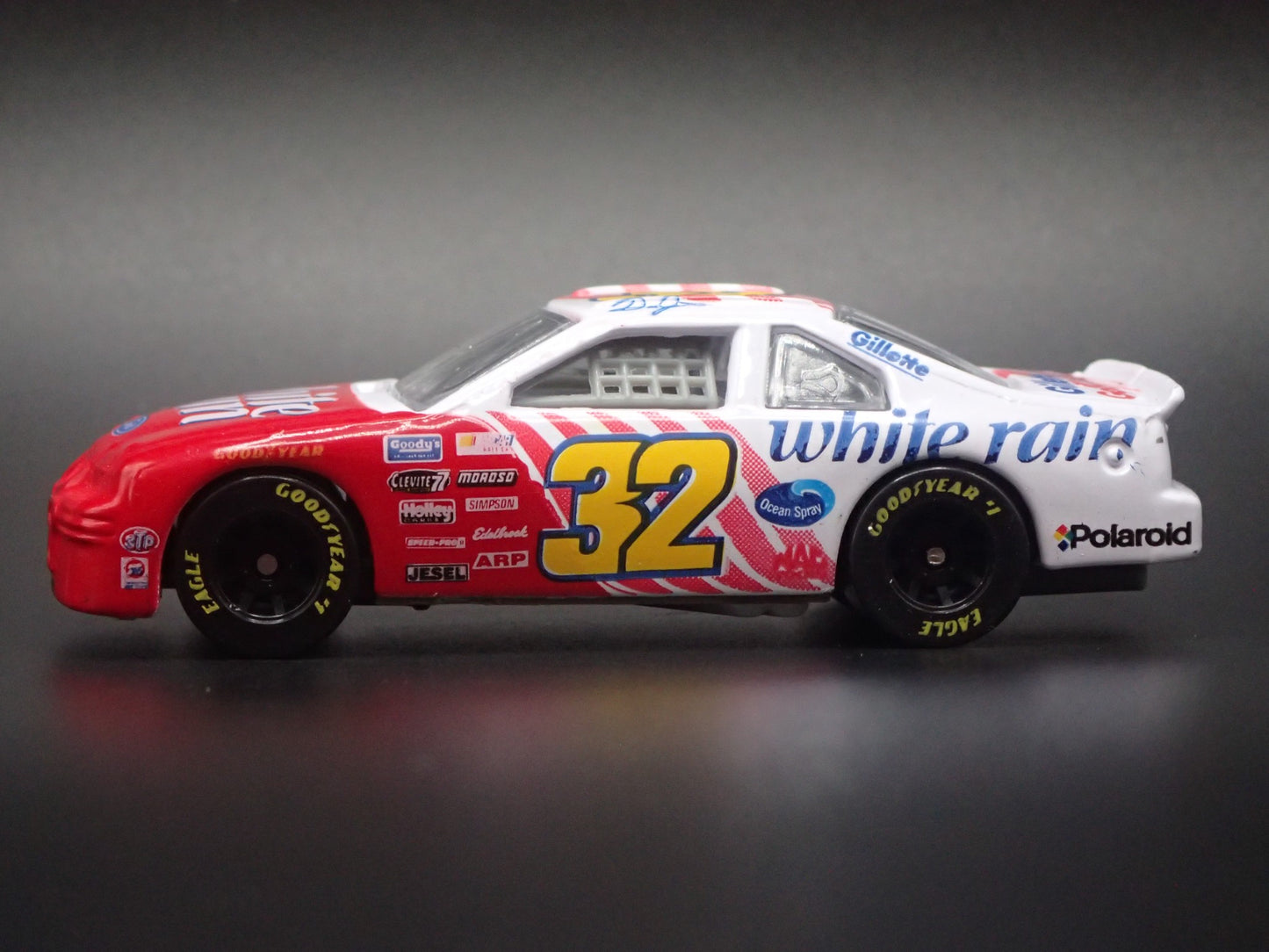1997 97 FORD THUNDERBIRD 32 DALE JARRETT NASCAR 1:64 SCALE DIECAST MODEL CAR