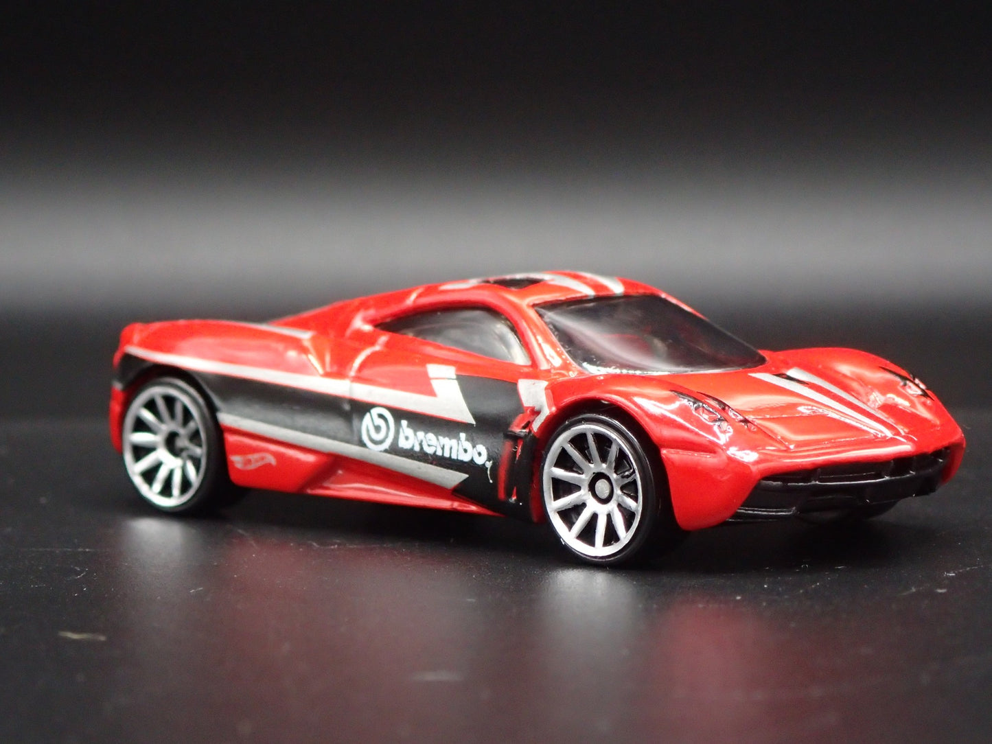 2011-2018 PAGANI HUAYRA SUPER CAR BREMBO 1/64 SCALE DIORAMA DIECAST MODEL CAR