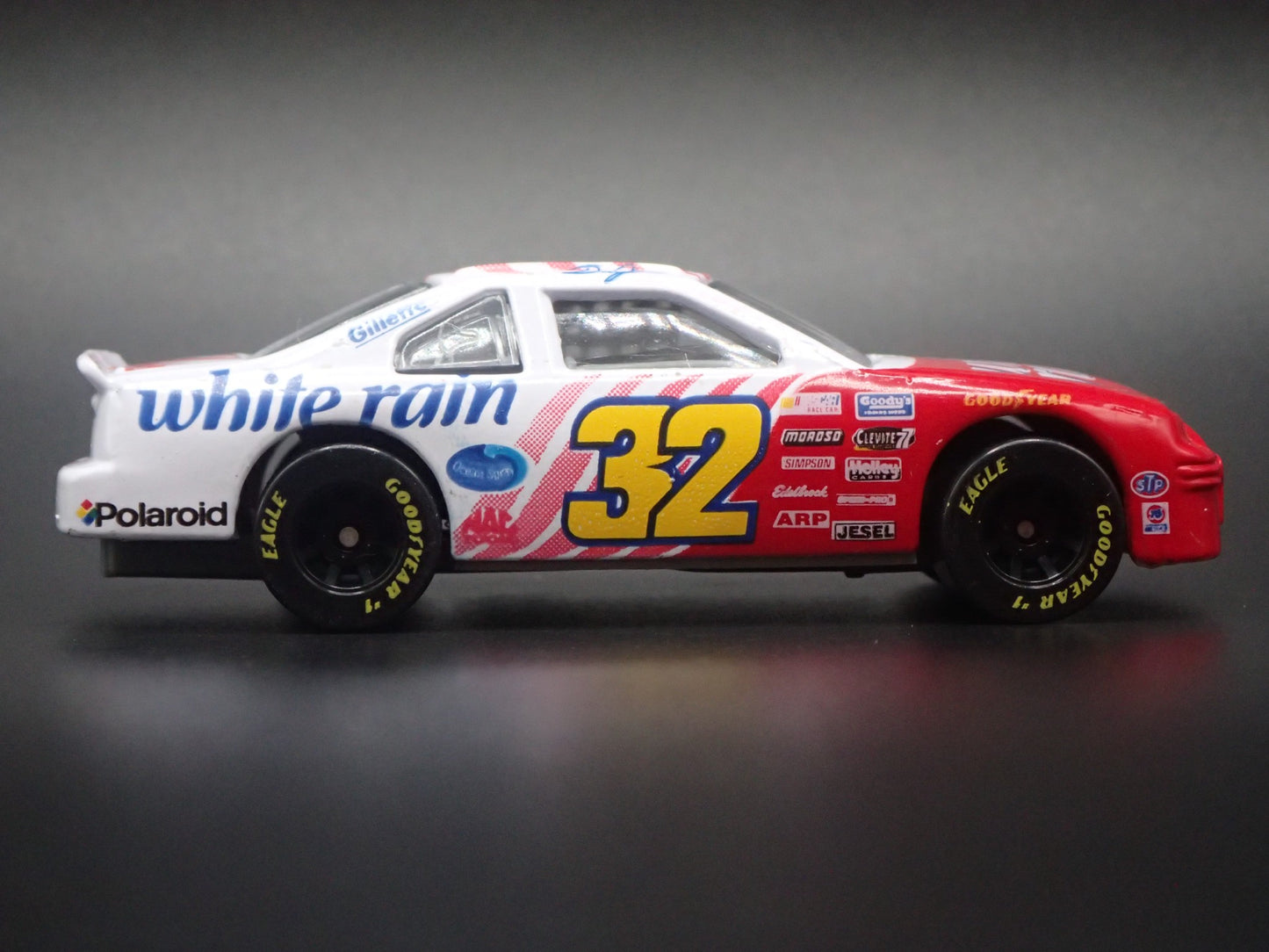 1997 97 FORD THUNDERBIRD 32 DALE JARRETT NASCAR 1:64 SCALE DIECAST MODEL CAR