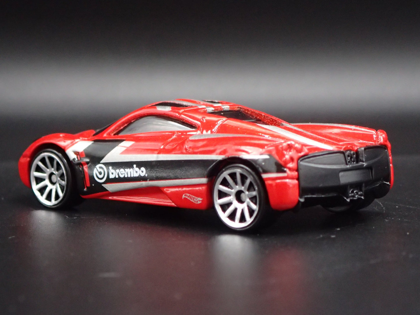 2011-2018 PAGANI HUAYRA SUPER CAR BREMBO 1/64 SCALE DIORAMA DIECAST MODEL CAR