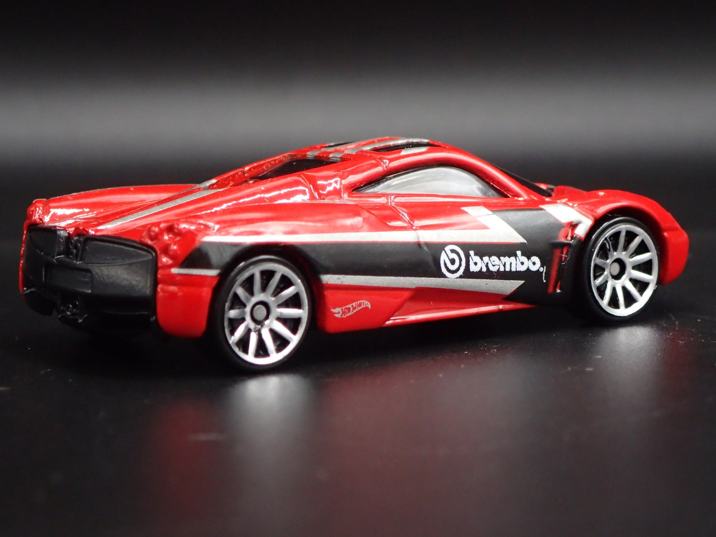 2011-2018 PAGANI HUAYRA SUPER CAR BREMBO 1/64 SCALE DIORAMA DIECAST MODEL CAR