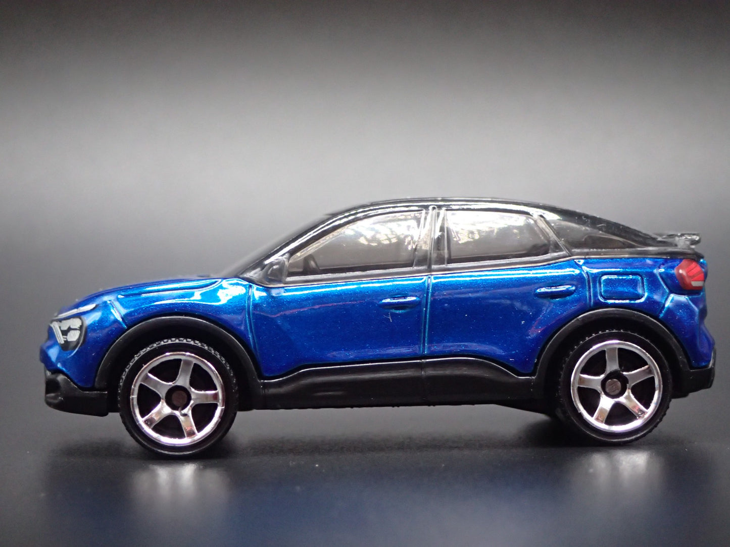 2020-2026 CITROEN E-C4 SUV BLUE 1:64 SCALE COLLECTIBLE DIORAMA DIECAST MODEL CAR