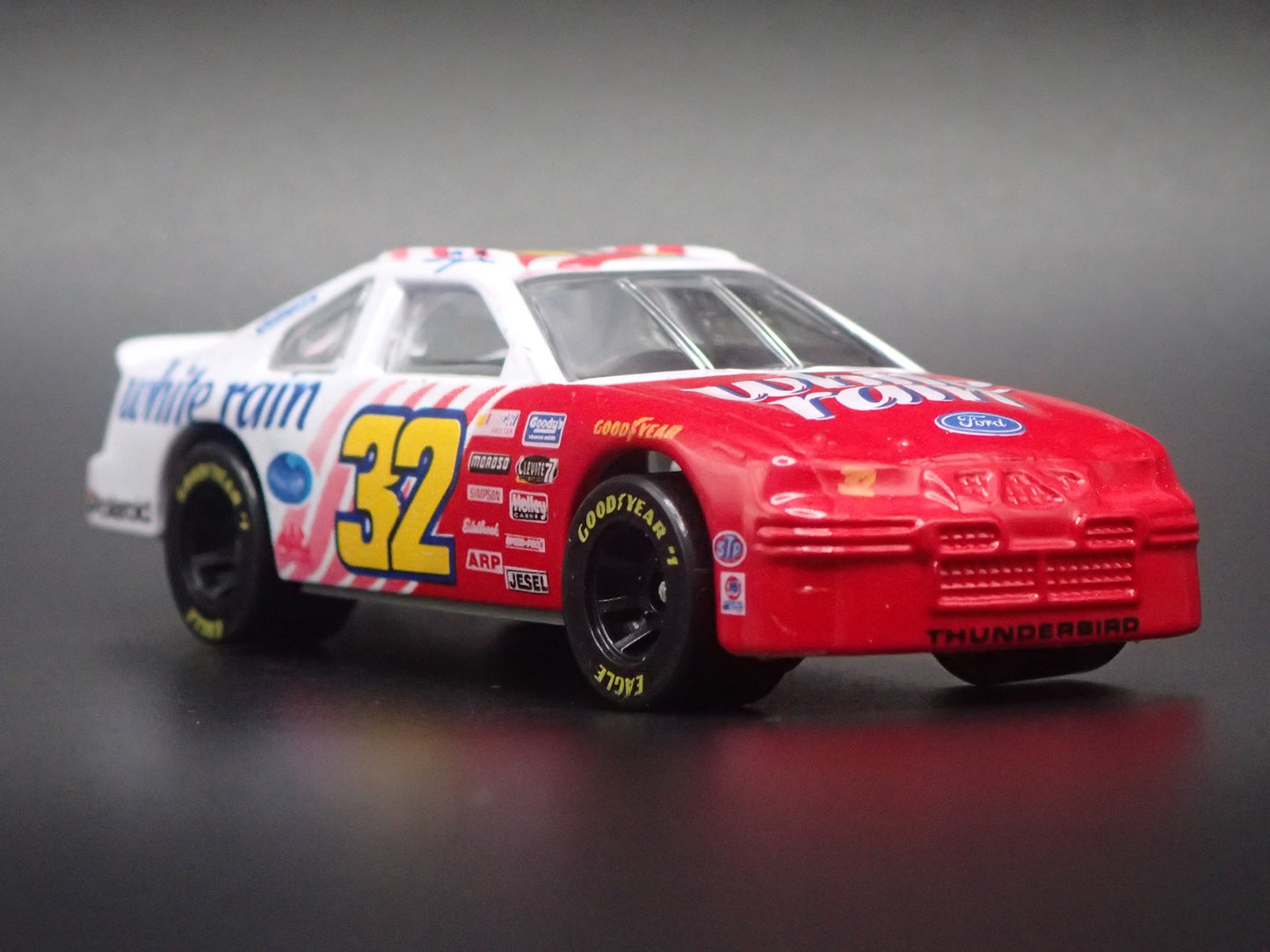 1997 97 FORD THUNDERBIRD 32 DALE JARRETT NASCAR 1:64 SCALE DIECAST MODEL CAR