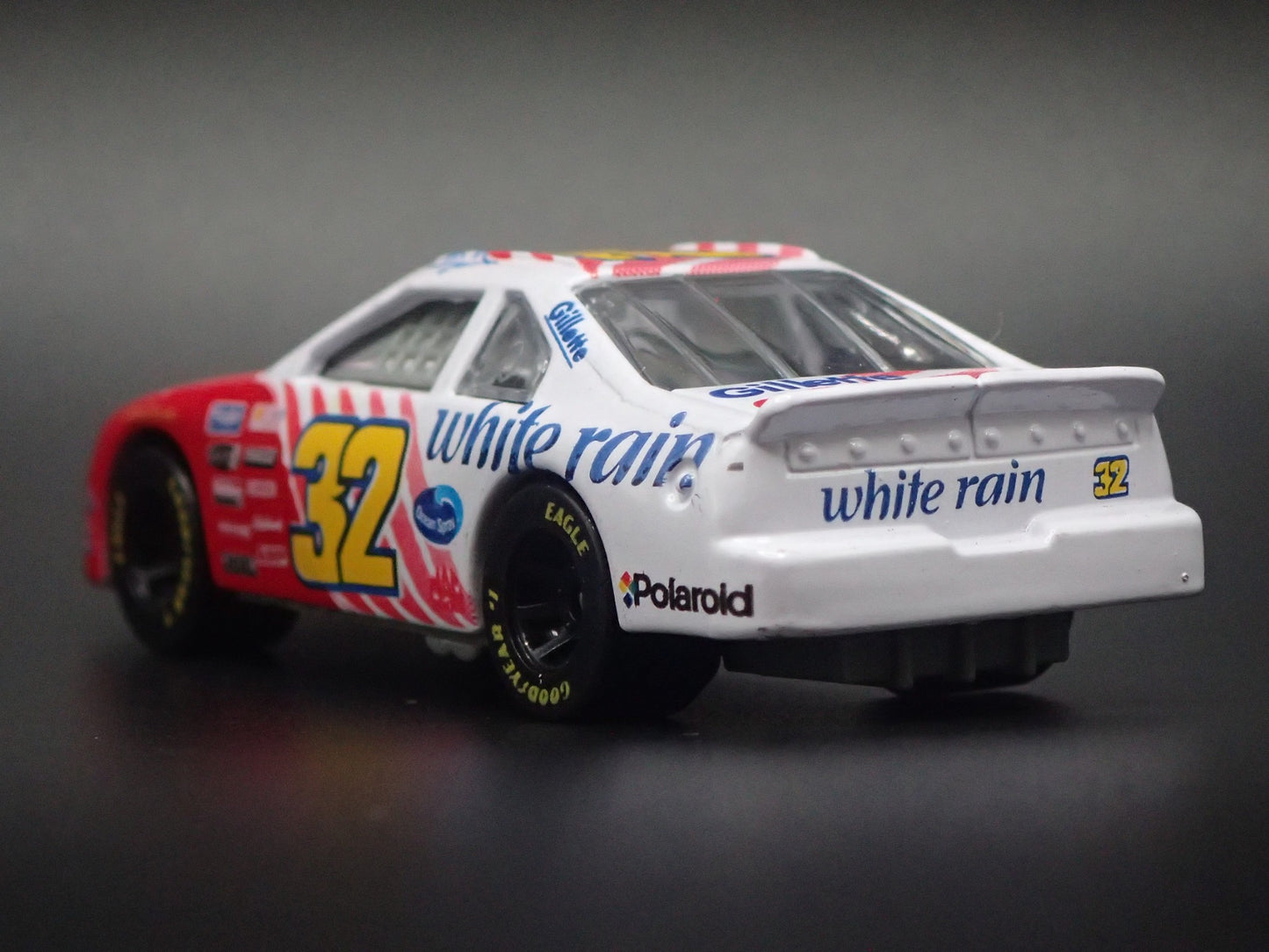 1997 97 FORD THUNDERBIRD 32 DALE JARRETT NASCAR 1:64 SCALE DIECAST MODEL CAR