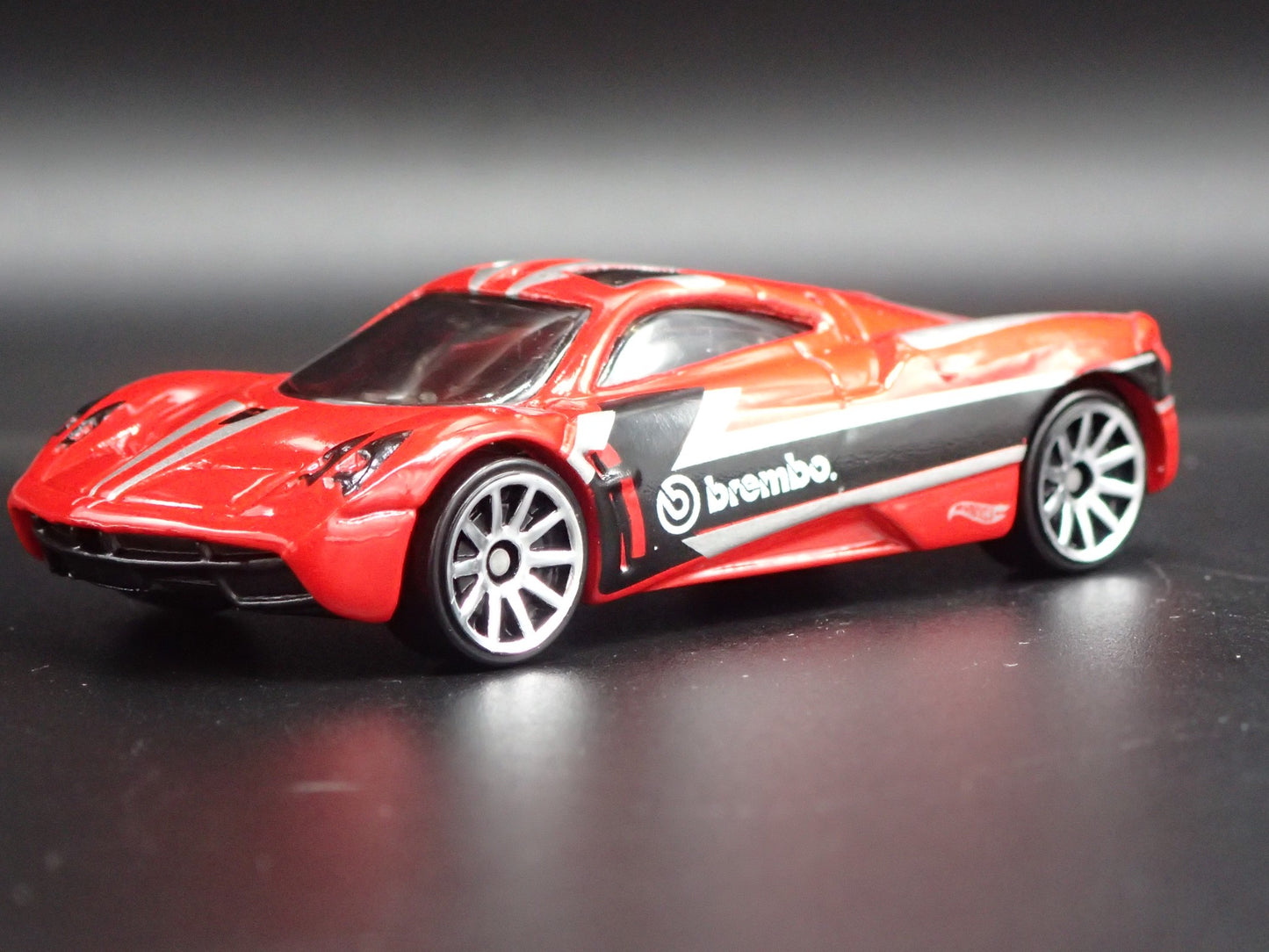 2011-2018 PAGANI HUAYRA SUPER CAR BREMBO 1/64 SCALE DIORAMA DIECAST MODEL CAR