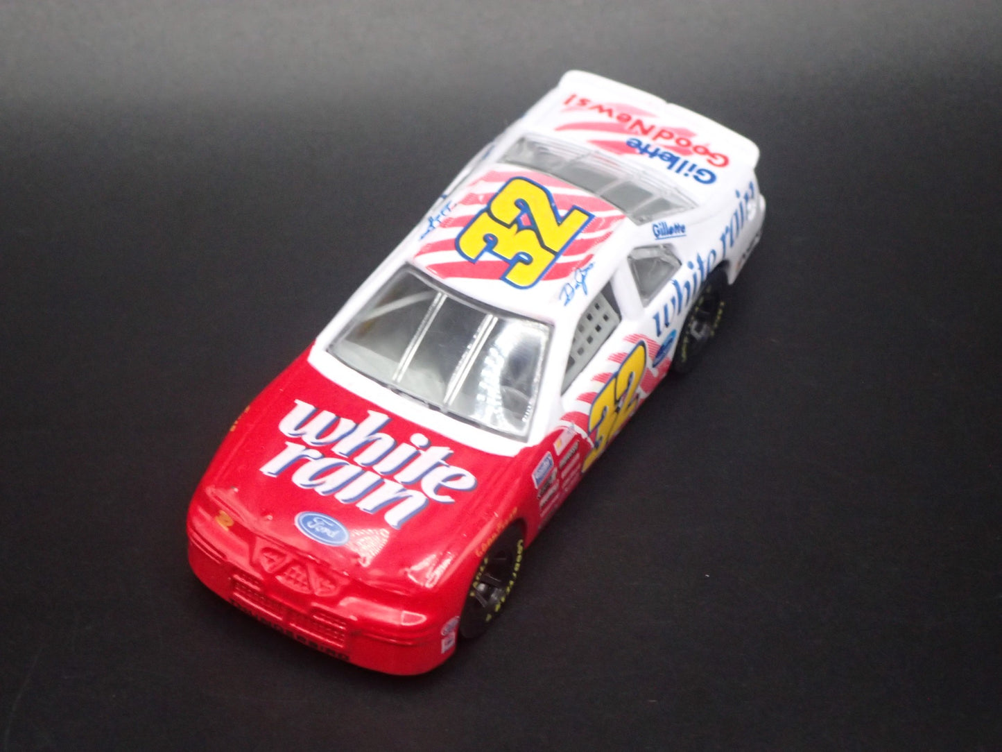 1997 97 FORD THUNDERBIRD 32 DALE JARRETT NASCAR 1:64 SCALE DIECAST MODEL CAR