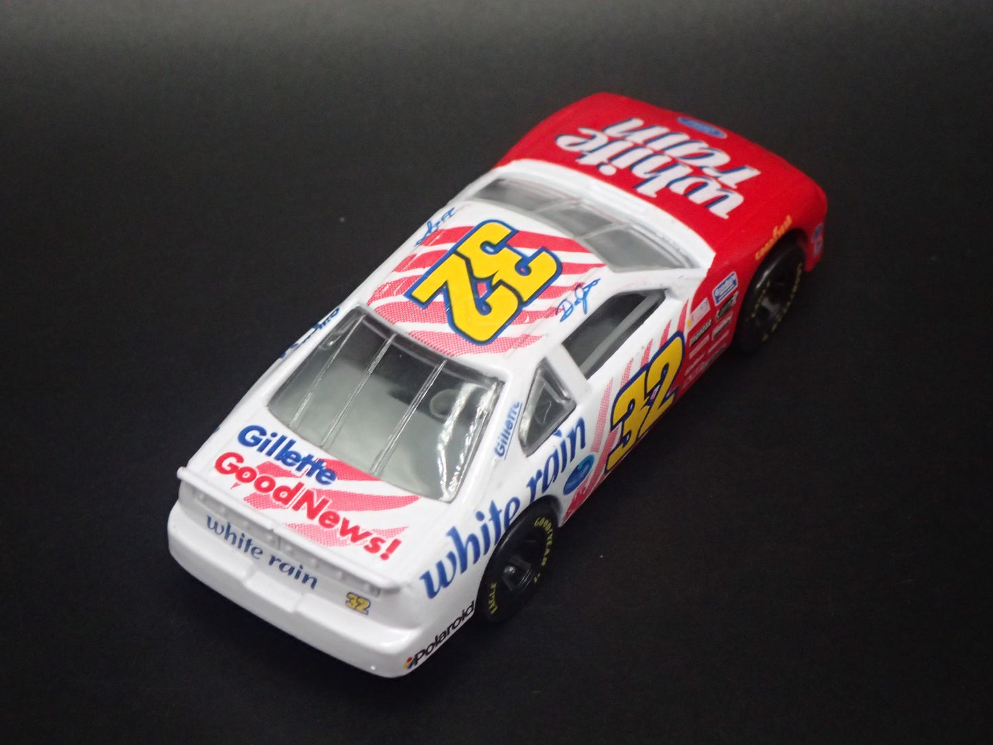 1997 97 FORD THUNDERBIRD 32 DALE JARRETT NASCAR 1:64 SCALE DIECAST MODEL CAR