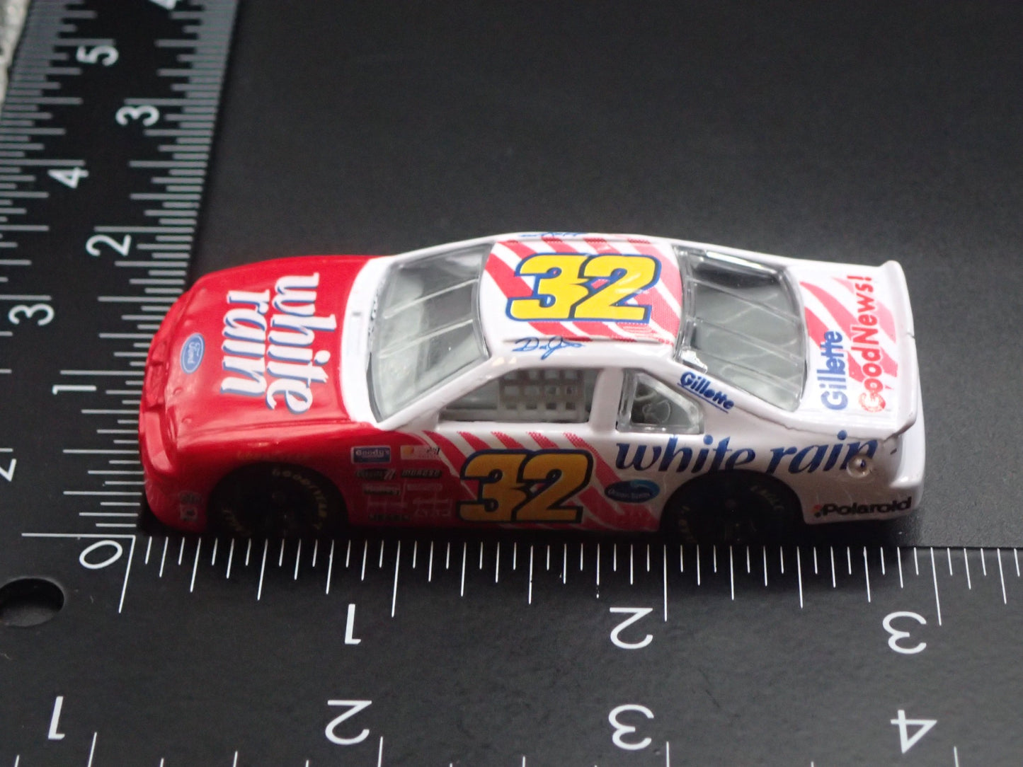 1997 97 FORD THUNDERBIRD 32 DALE JARRETT NASCAR 1:64 SCALE DIECAST MODEL CAR