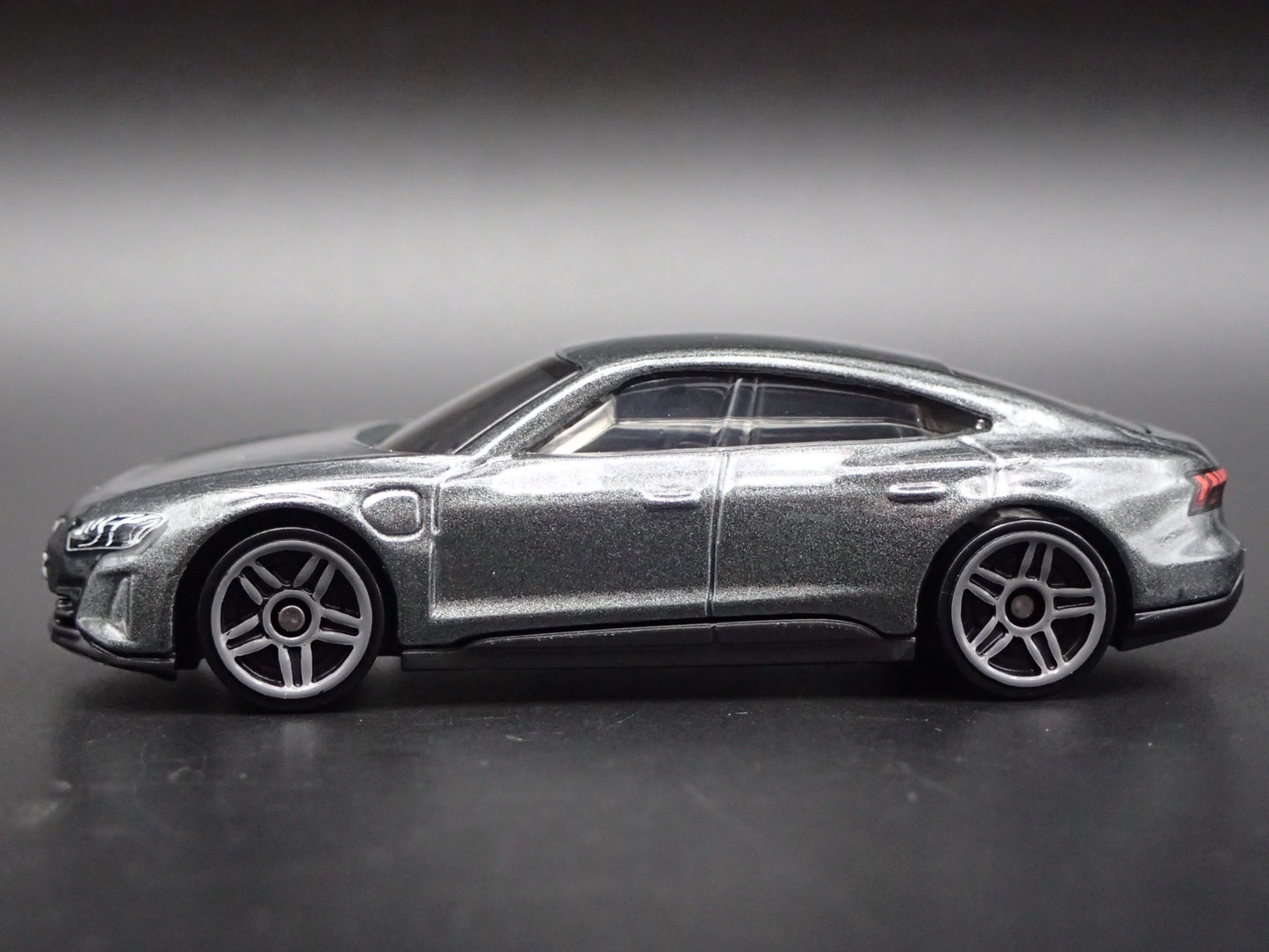 2021-2025 AUDI RS E TRON GT GRAY 1:64 SCALE COLLECTIBLE DIECAST MODEL CAR