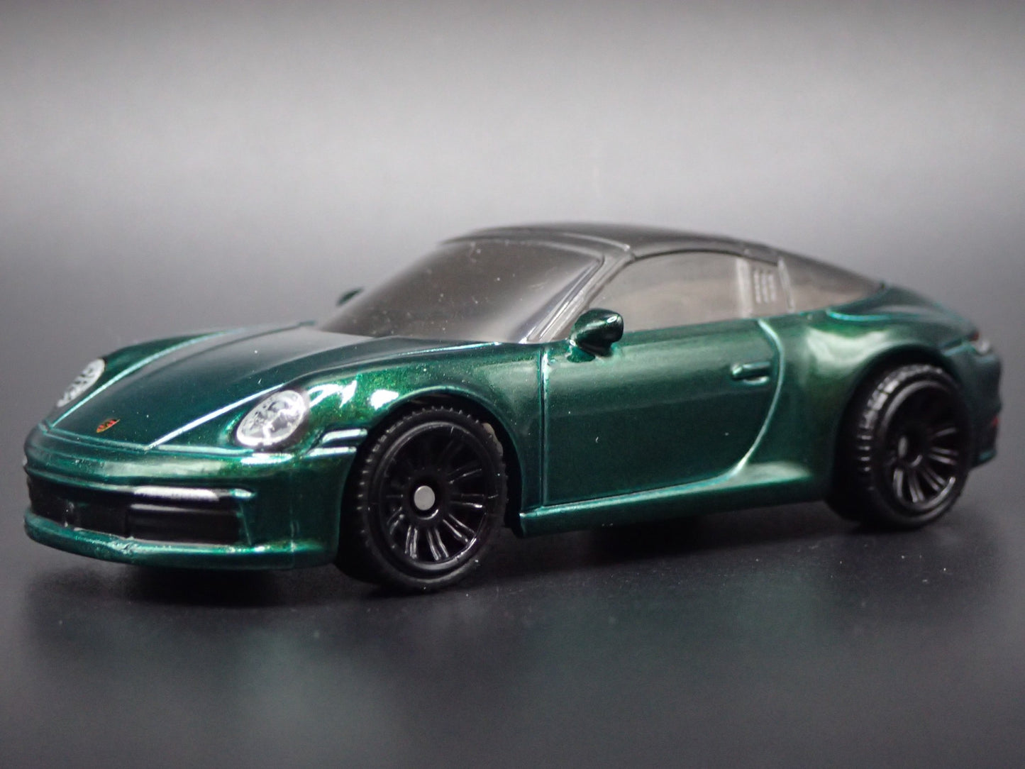 2018-2026 PORSCHE 911 TARGA 4S GREEN 1:64 SCALE COLLECTIBLE DIECAST MODEL CAR