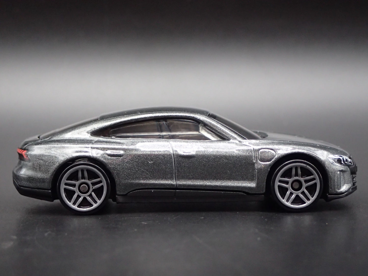 2021-2025 AUDI RS E TRON GT GRAY 1:64 SCALE COLLECTIBLE DIECAST MODEL CAR